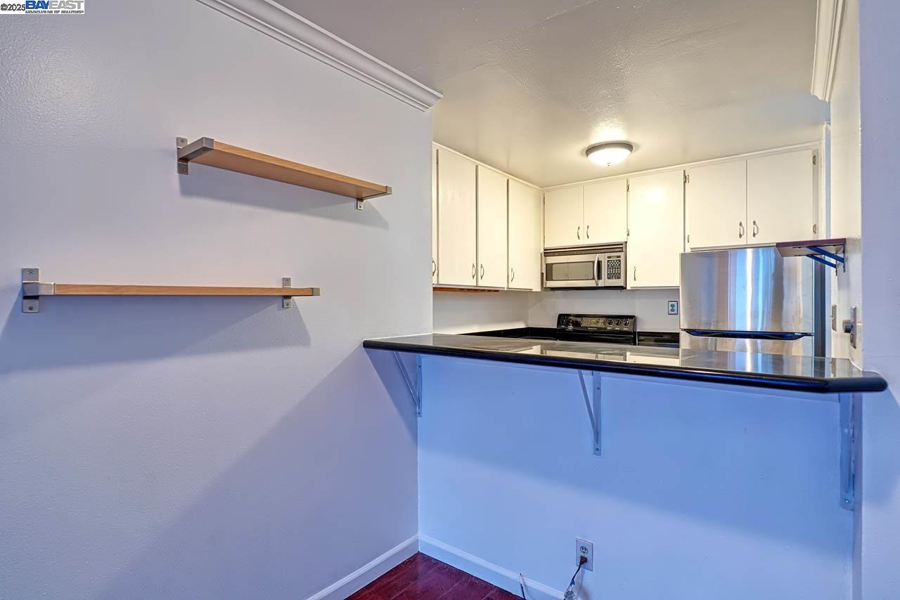 Detail Gallery Image 9 of 25 For 151 Lakeside Dr #213,  Oakland,  CA 94612 - 2 Beds | 2 Baths