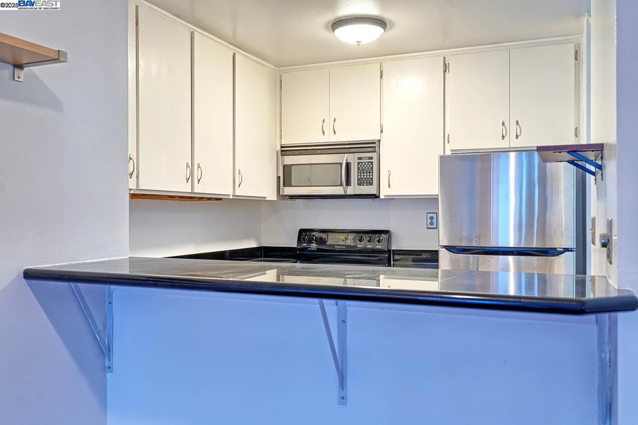 Detail Gallery Image 10 of 25 For 151 Lakeside Dr #213,  Oakland,  CA 94612 - 2 Beds | 2 Baths