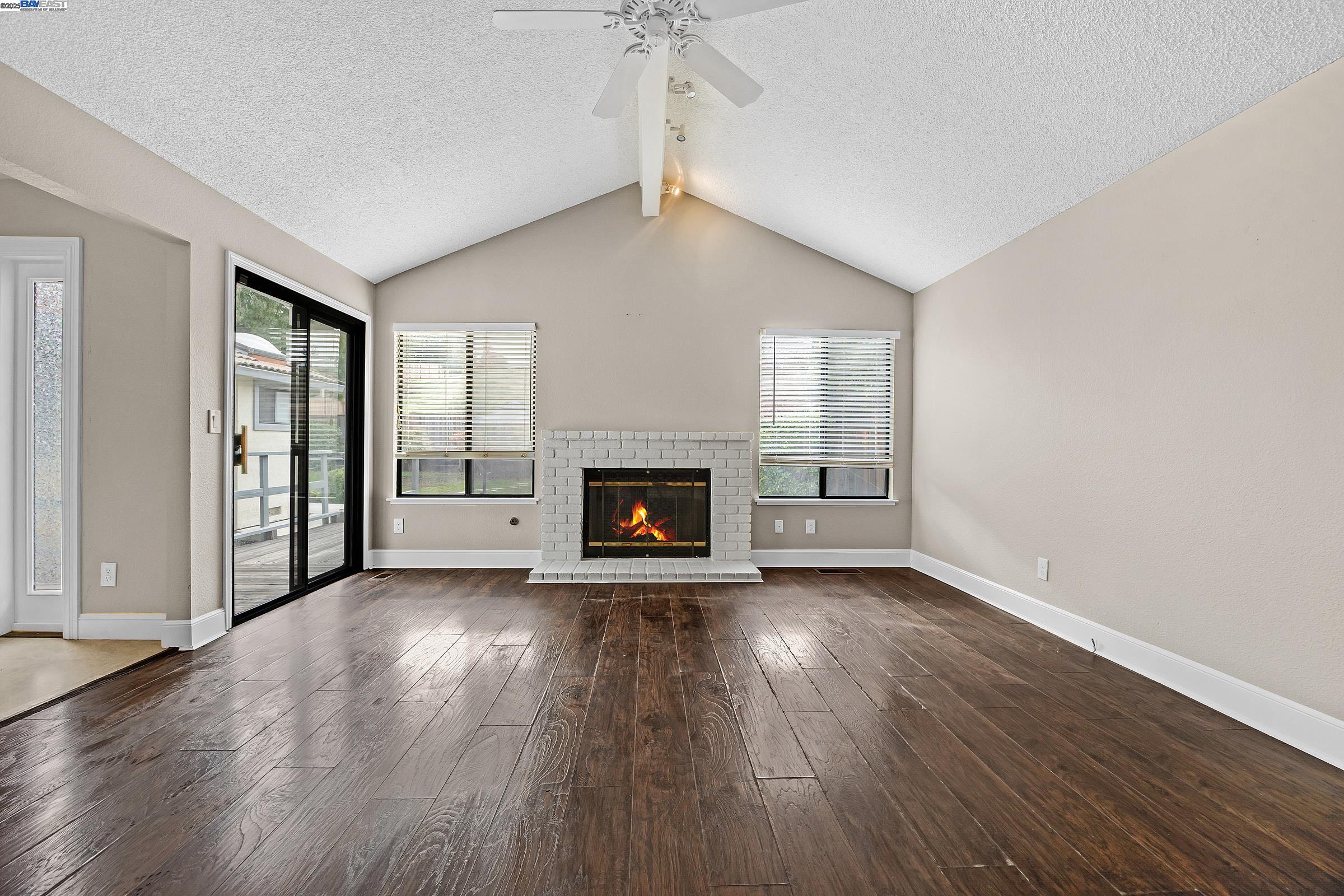 Detail Gallery Image 13 of 35 For 1116 Vista Point Ln, Concord,  CA 94521 - 4 Beds | 2/1 Baths