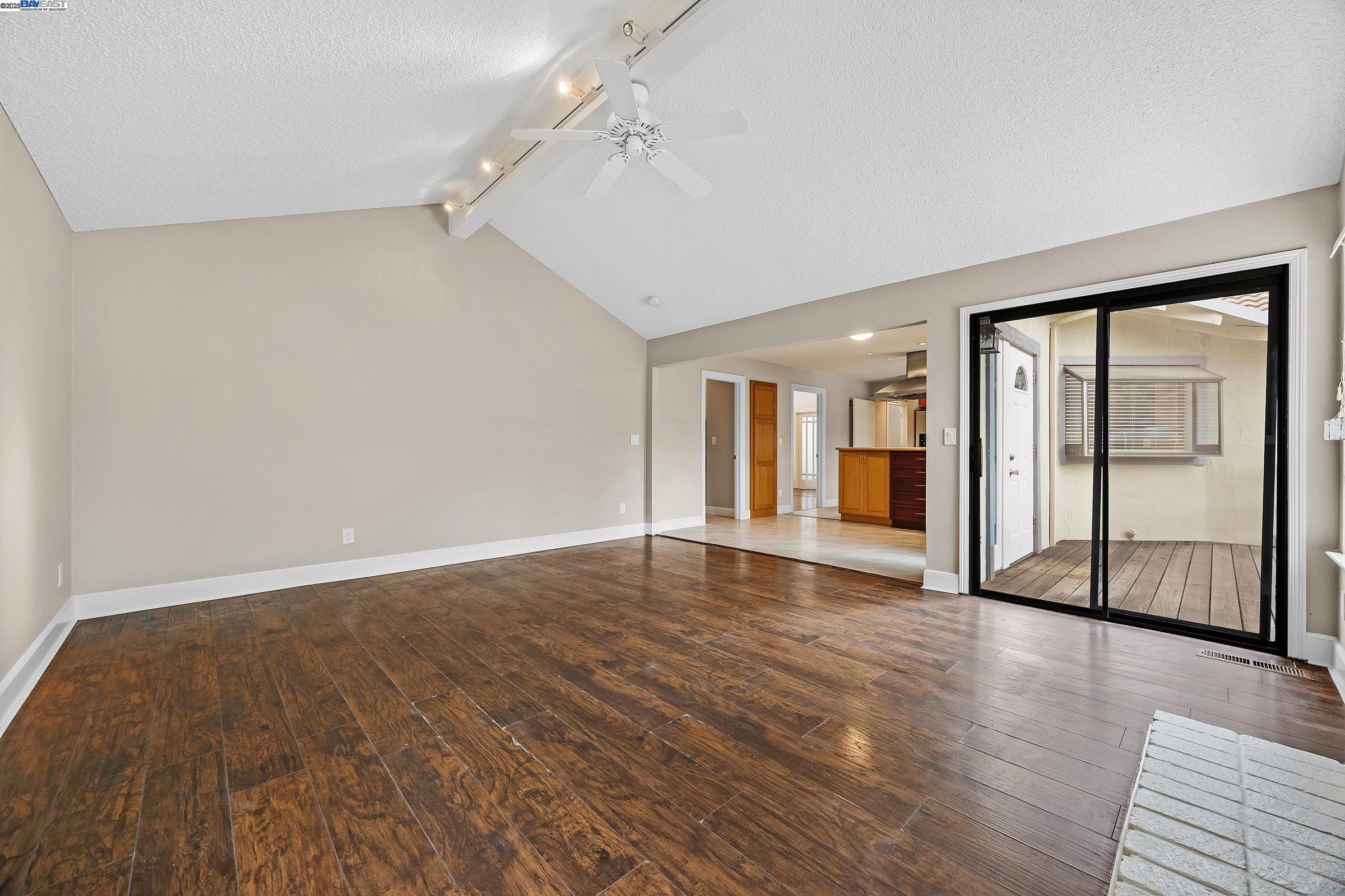 Detail Gallery Image 14 of 35 For 1116 Vista Point Ln, Concord,  CA 94521 - 4 Beds | 2/1 Baths