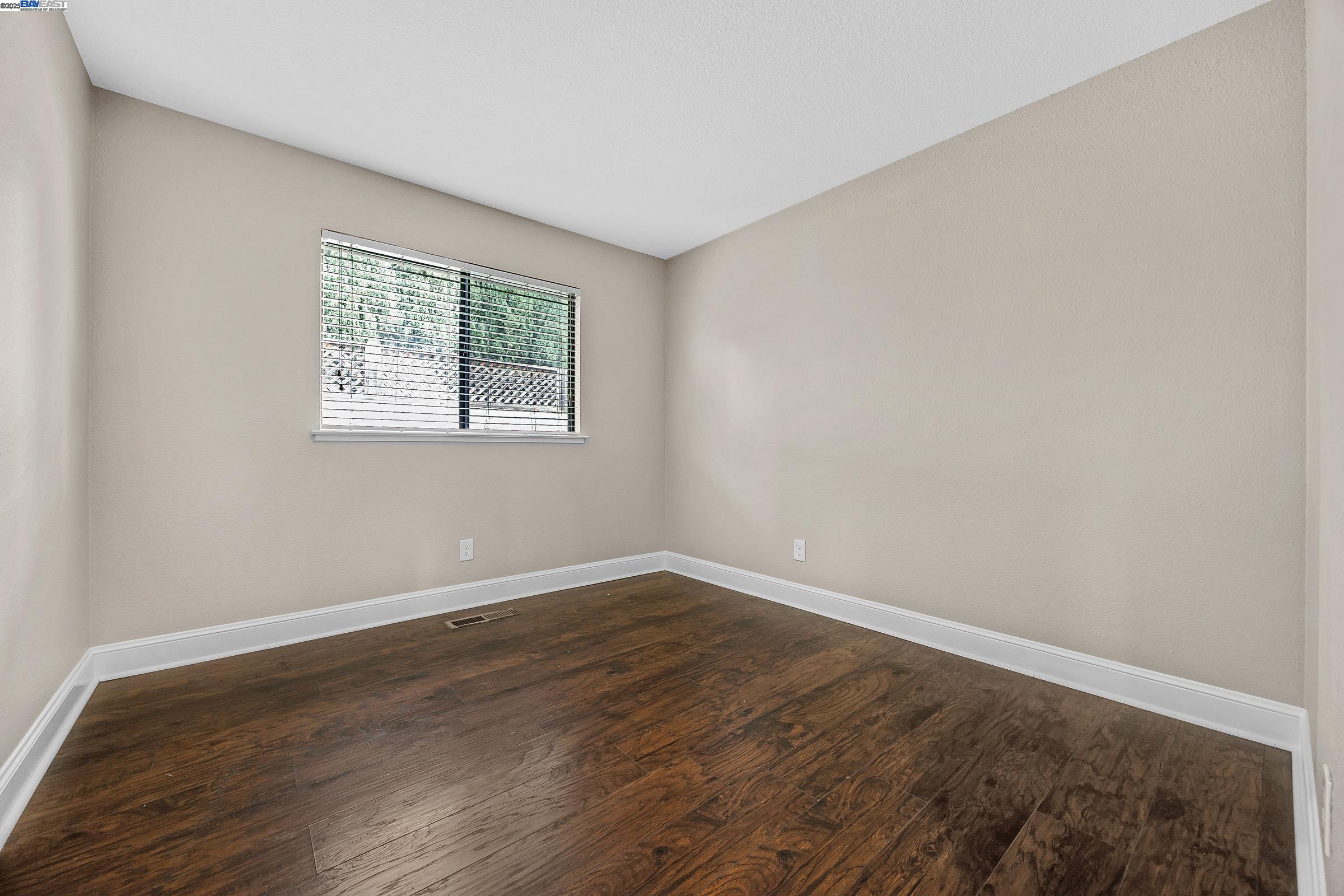 Detail Gallery Image 17 of 35 For 1116 Vista Point Ln, Concord,  CA 94521 - 4 Beds | 2/1 Baths