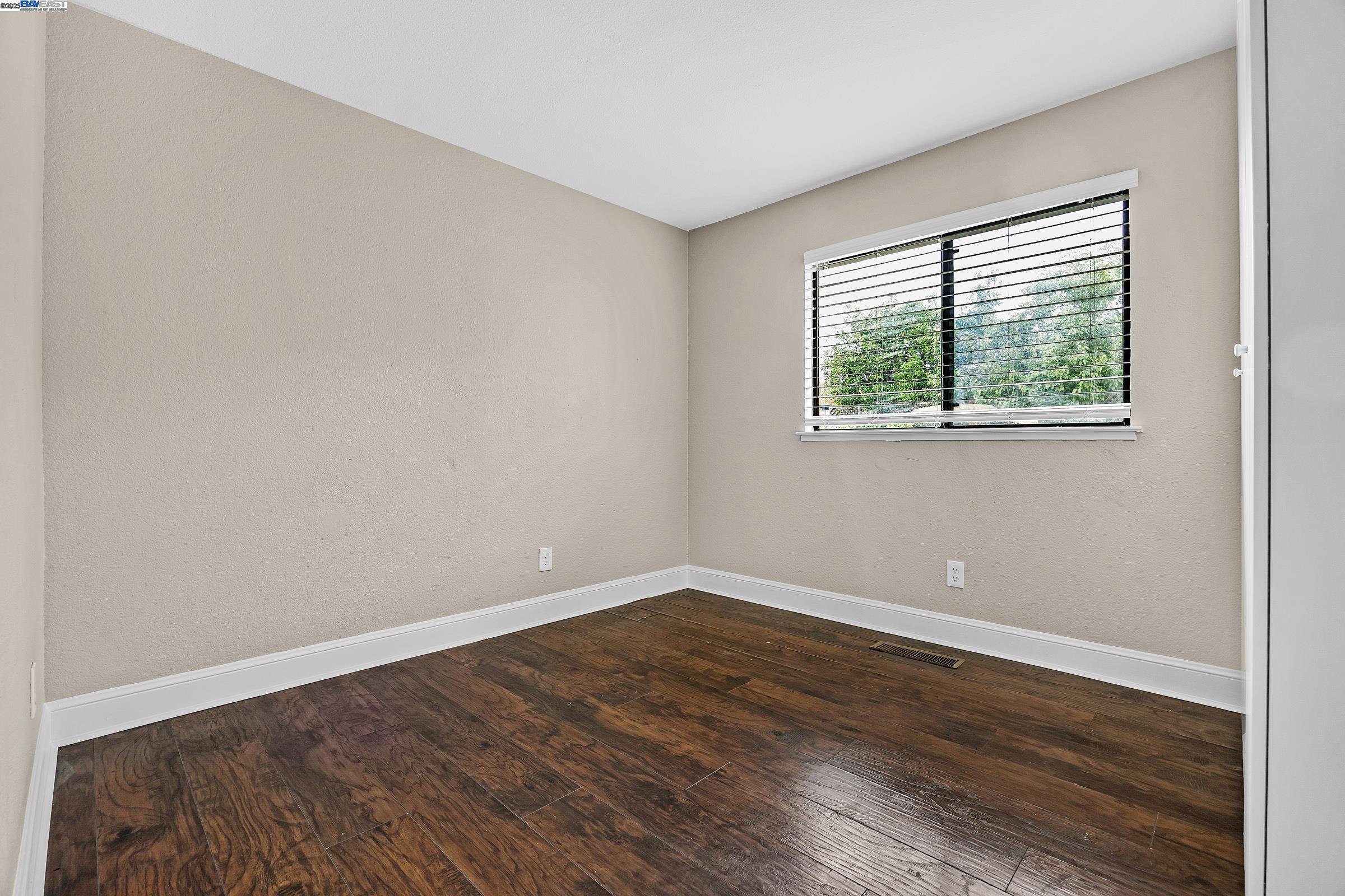 Detail Gallery Image 19 of 35 For 1116 Vista Point Ln, Concord,  CA 94521 - 4 Beds | 2/1 Baths