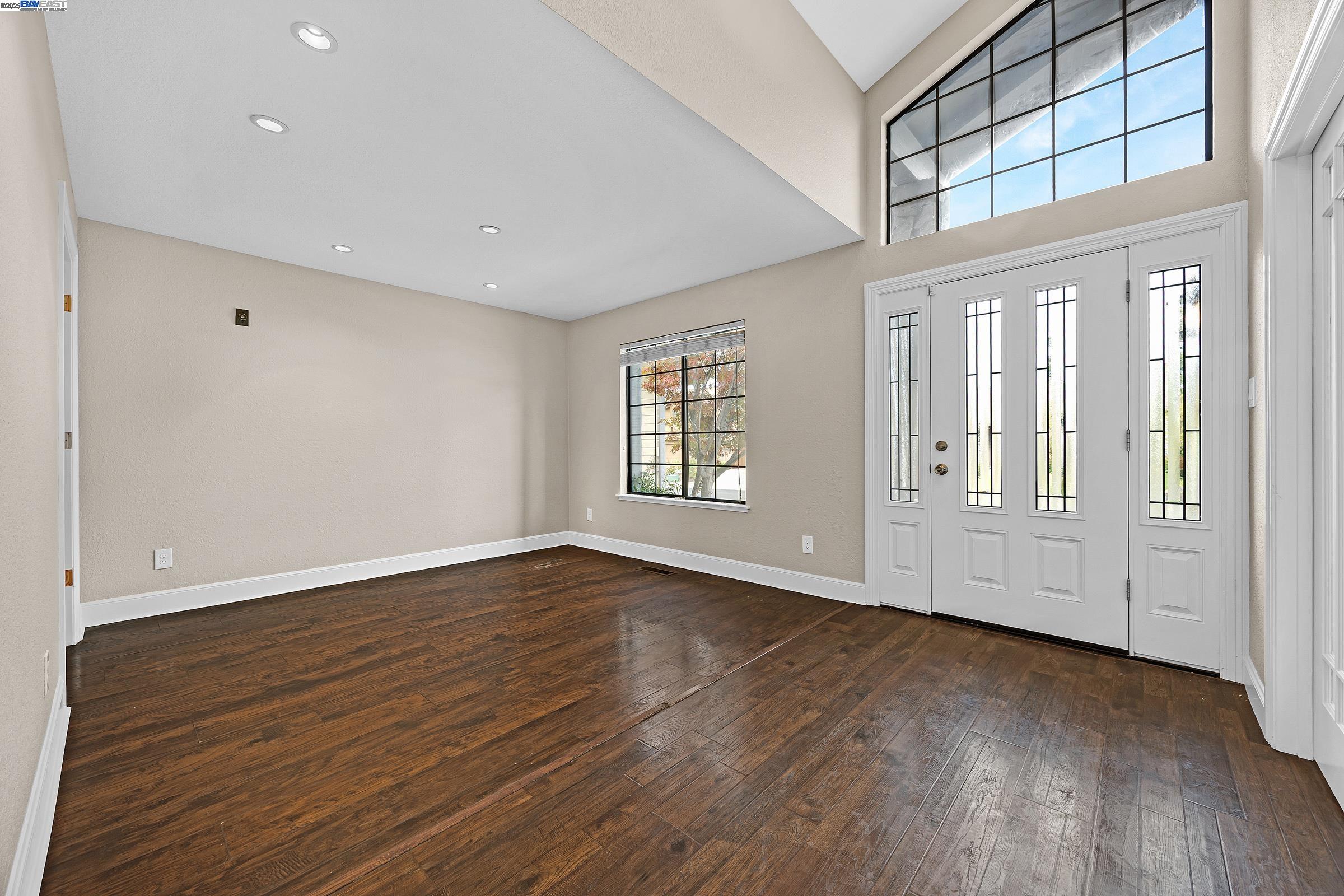 Detail Gallery Image 3 of 35 For 1116 Vista Point Ln, Concord,  CA 94521 - 4 Beds | 2/1 Baths