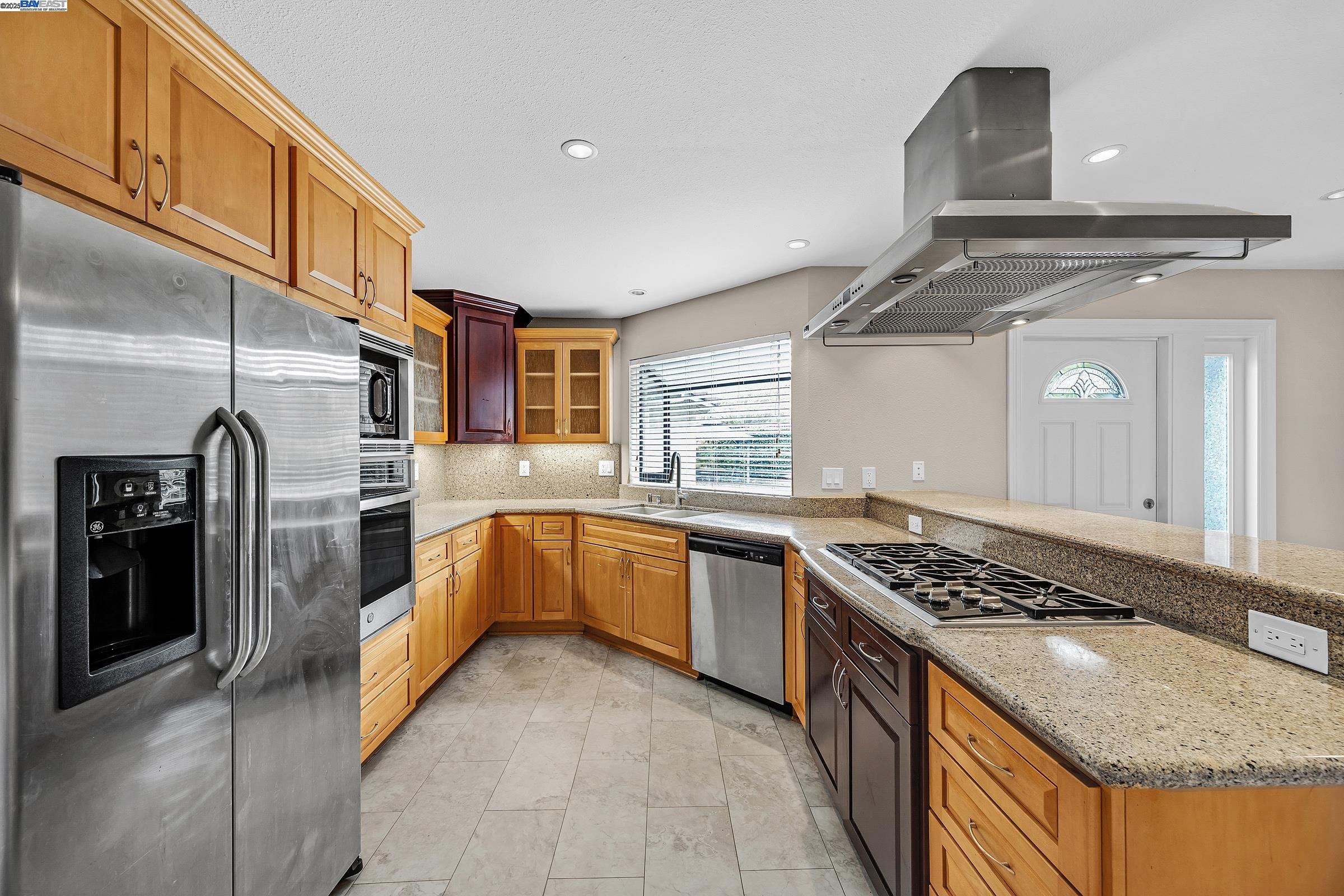 Detail Gallery Image 6 of 35 For 1116 Vista Point Ln, Concord,  CA 94521 - 4 Beds | 2/1 Baths