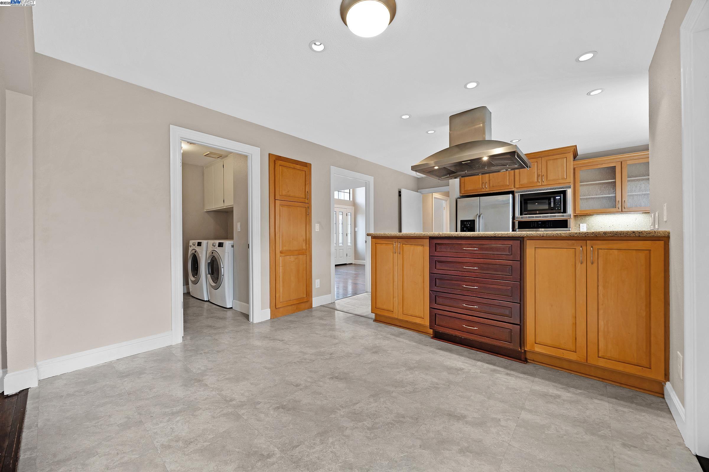 Detail Gallery Image 10 of 35 For 1116 Vista Point Ln, Concord,  CA 94521 - 4 Beds | 2/1 Baths