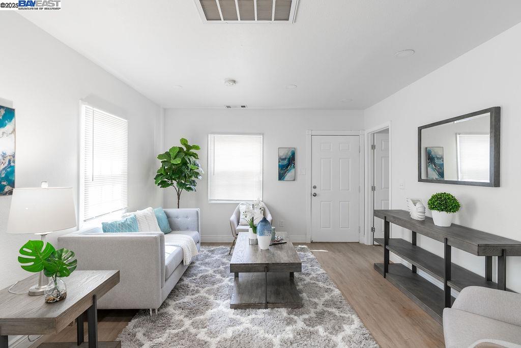 Detail Gallery Image 5 of 60 For 4733 E Washington St, Stockton,  CA 95215 - 3 Beds | 2 Baths