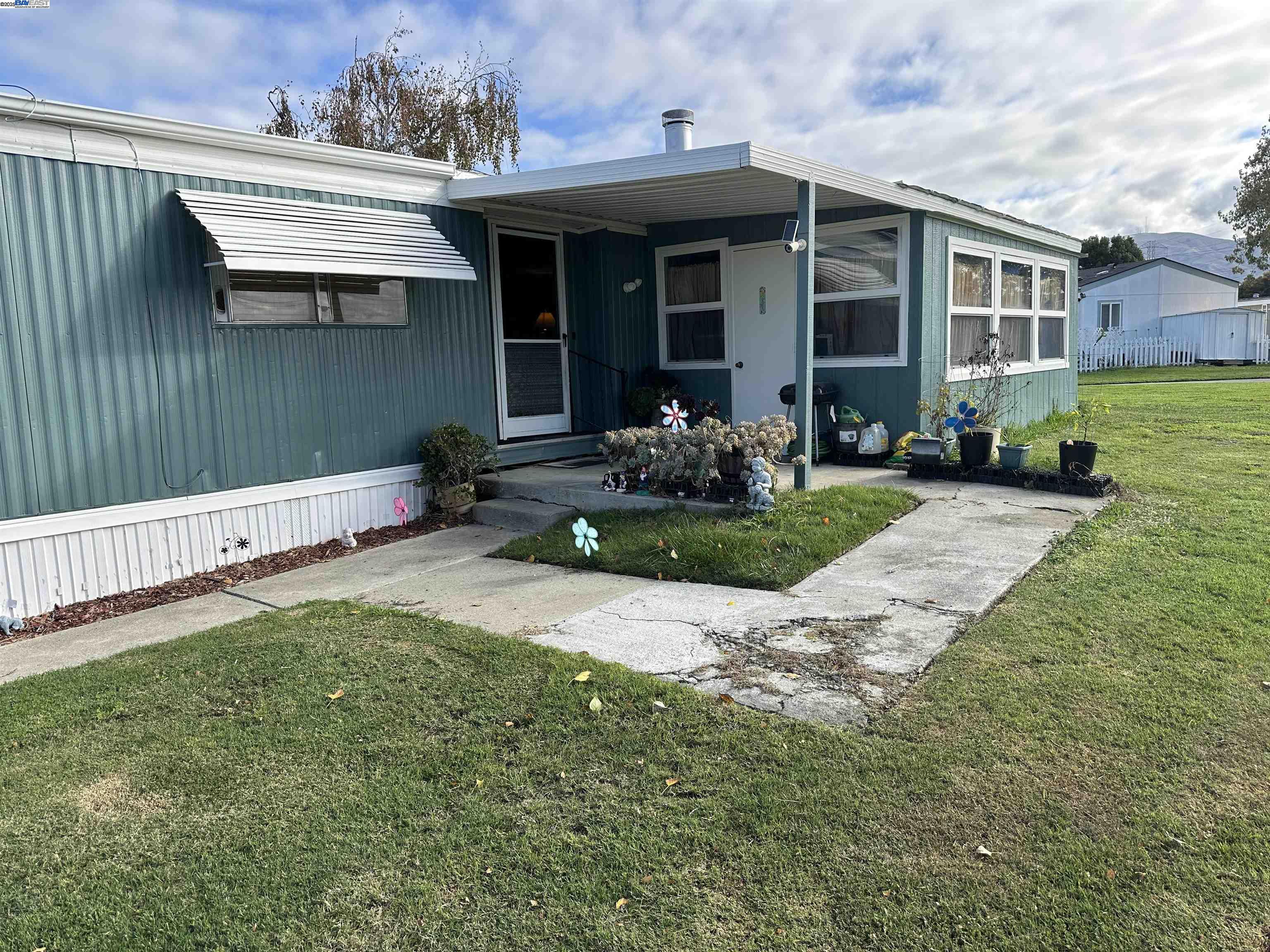 Detail Gallery Image 2 of 30 For 126 Fisk Terrace, Fremont,  CA 94538 - 3 Beds | 2 Baths