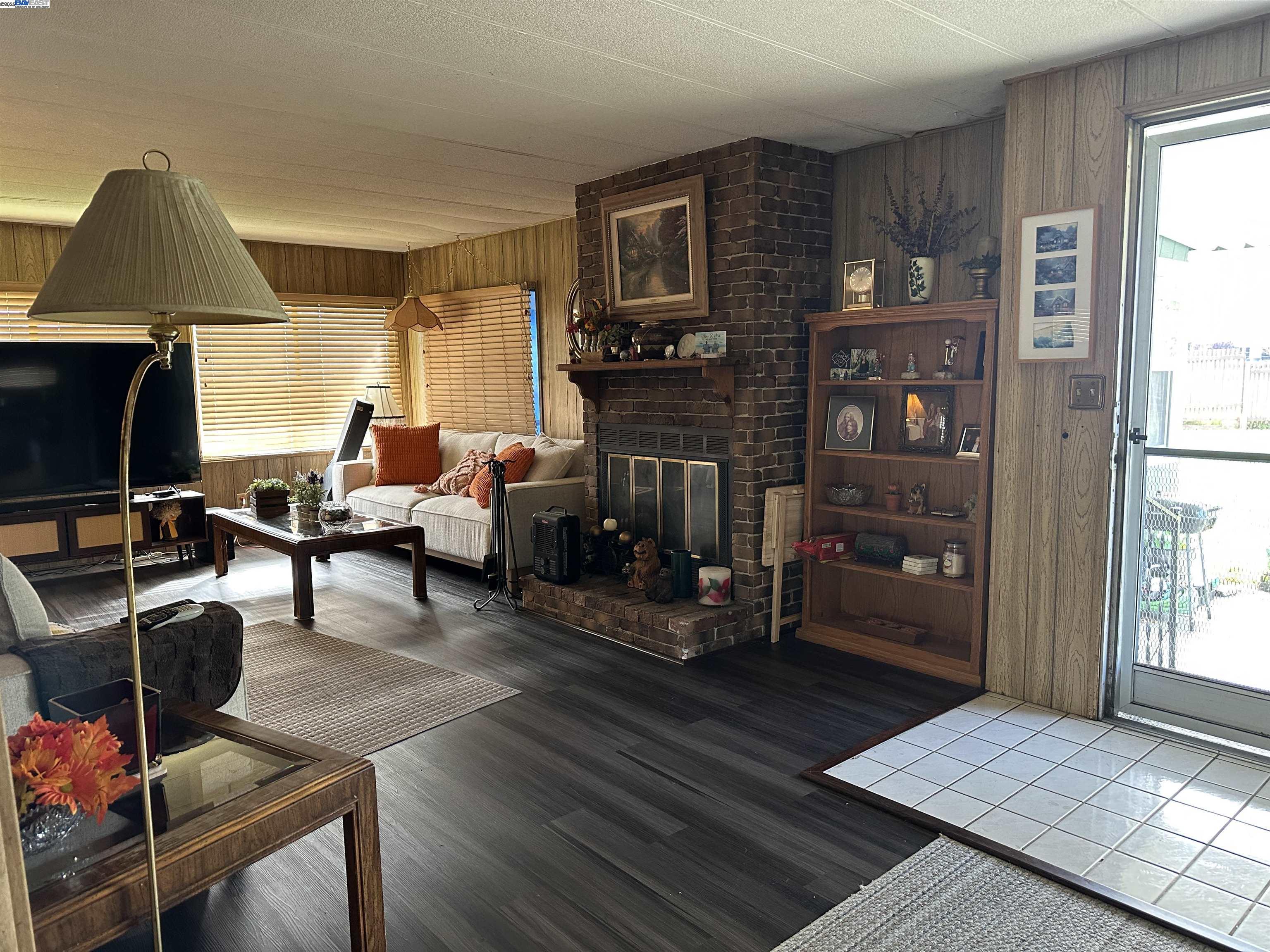 Detail Gallery Image 4 of 30 For 126 Fisk Terrace, Fremont,  CA 94538 - 3 Beds | 2 Baths