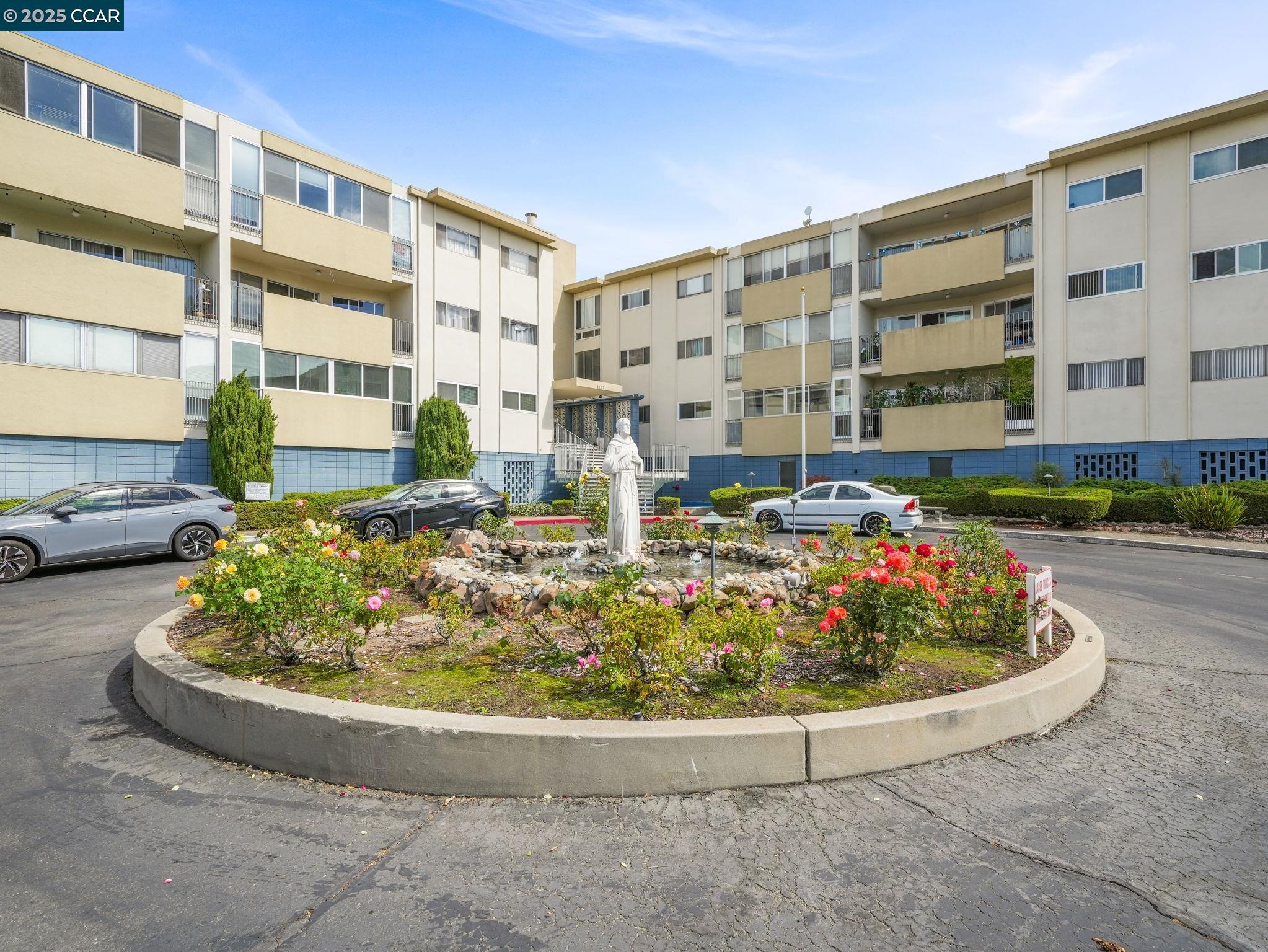 Detail Gallery Image 3 of 45 For 2137 Otis Dr #111,  Alameda,  CA 94501 - 1 Beds | 1 Baths