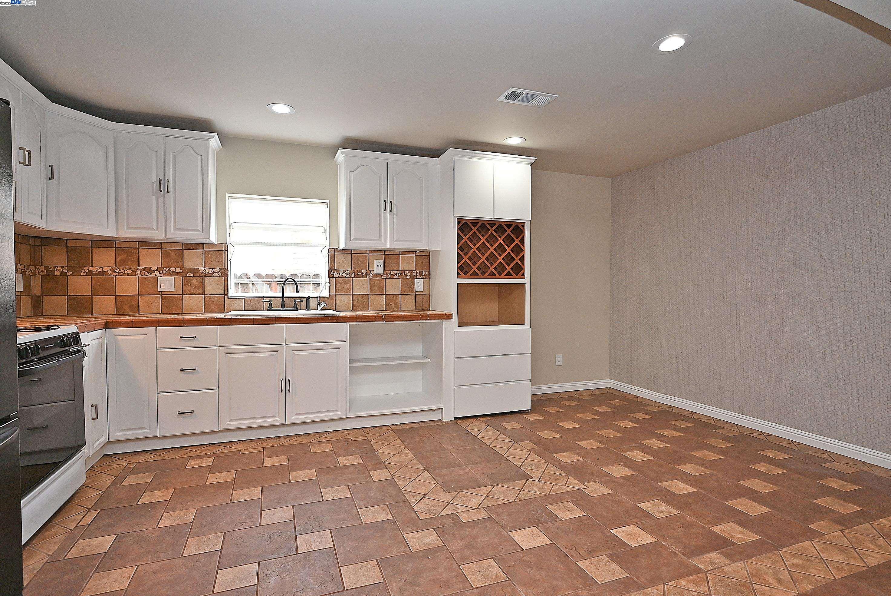 Detail Gallery Image 7 of 45 For 974 Walnut Dr, Oakley,  CA 94561 - 3 Beds | 1 Baths