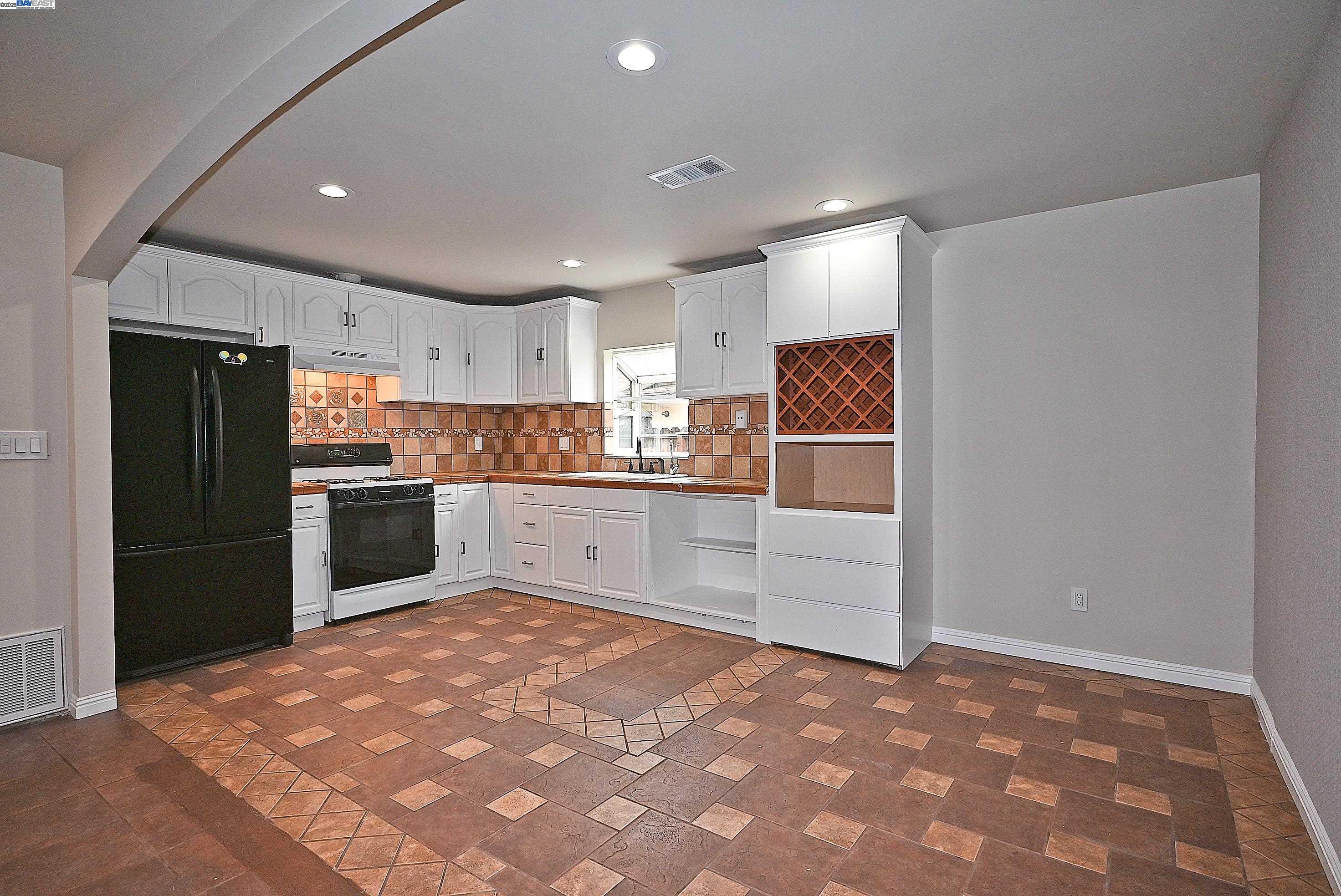 Detail Gallery Image 8 of 45 For 974 Walnut Dr, Oakley,  CA 94561 - 3 Beds | 1 Baths