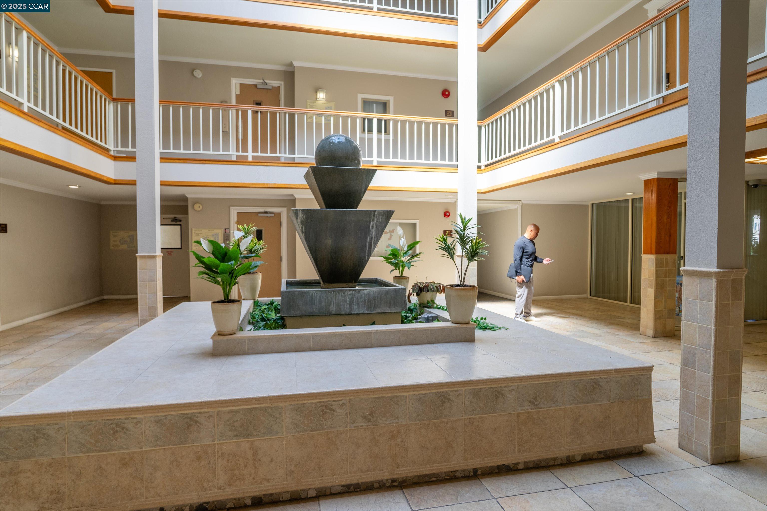 Detail Gallery Image 9 of 26 For 466 Crescent St #306,  Oakland,  CA 94610 - 1 Beds | 1 Baths