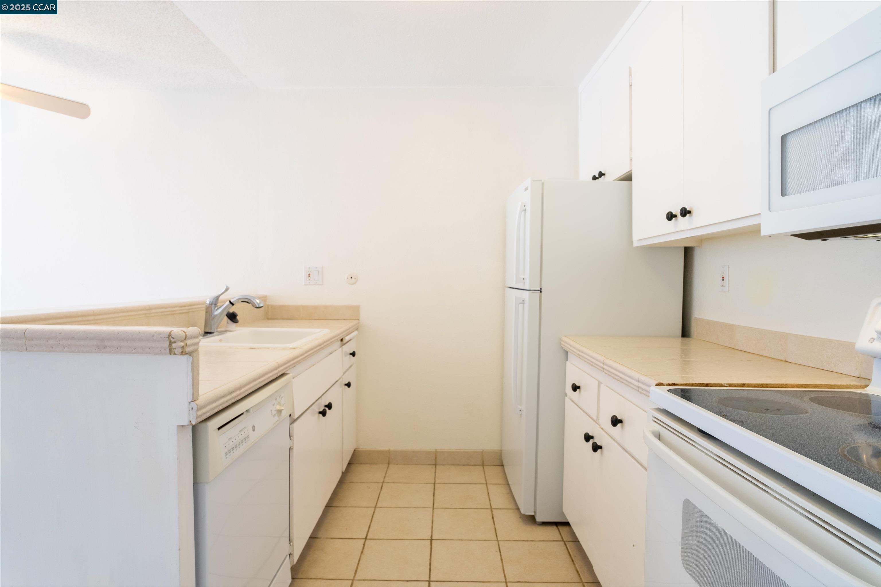 Detail Gallery Image 12 of 26 For 466 Crescent St #306,  Oakland,  CA 94610 - 1 Beds | 1 Baths