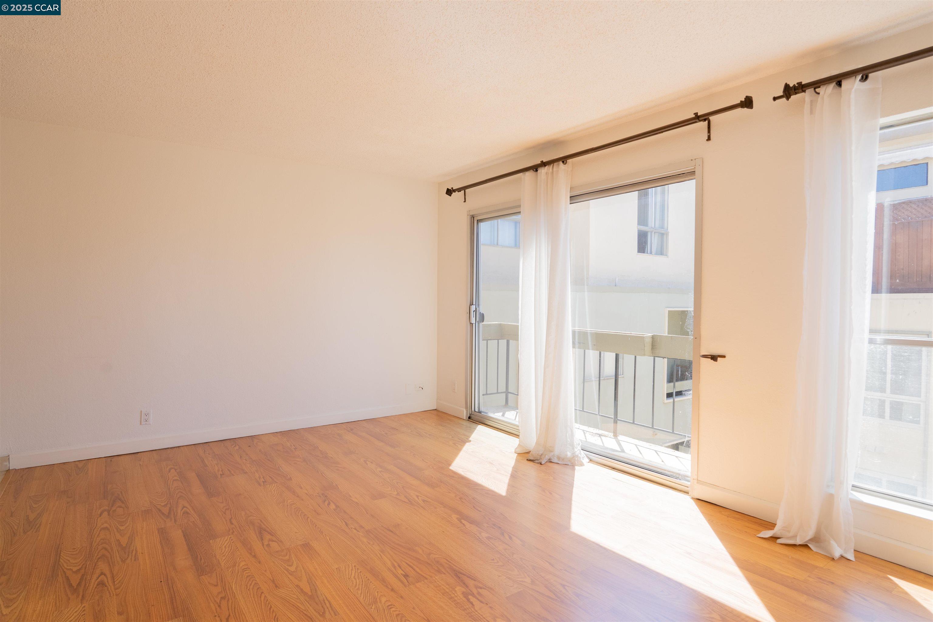 Detail Gallery Image 14 of 26 For 466 Crescent St #306,  Oakland,  CA 94610 - 1 Beds | 1 Baths