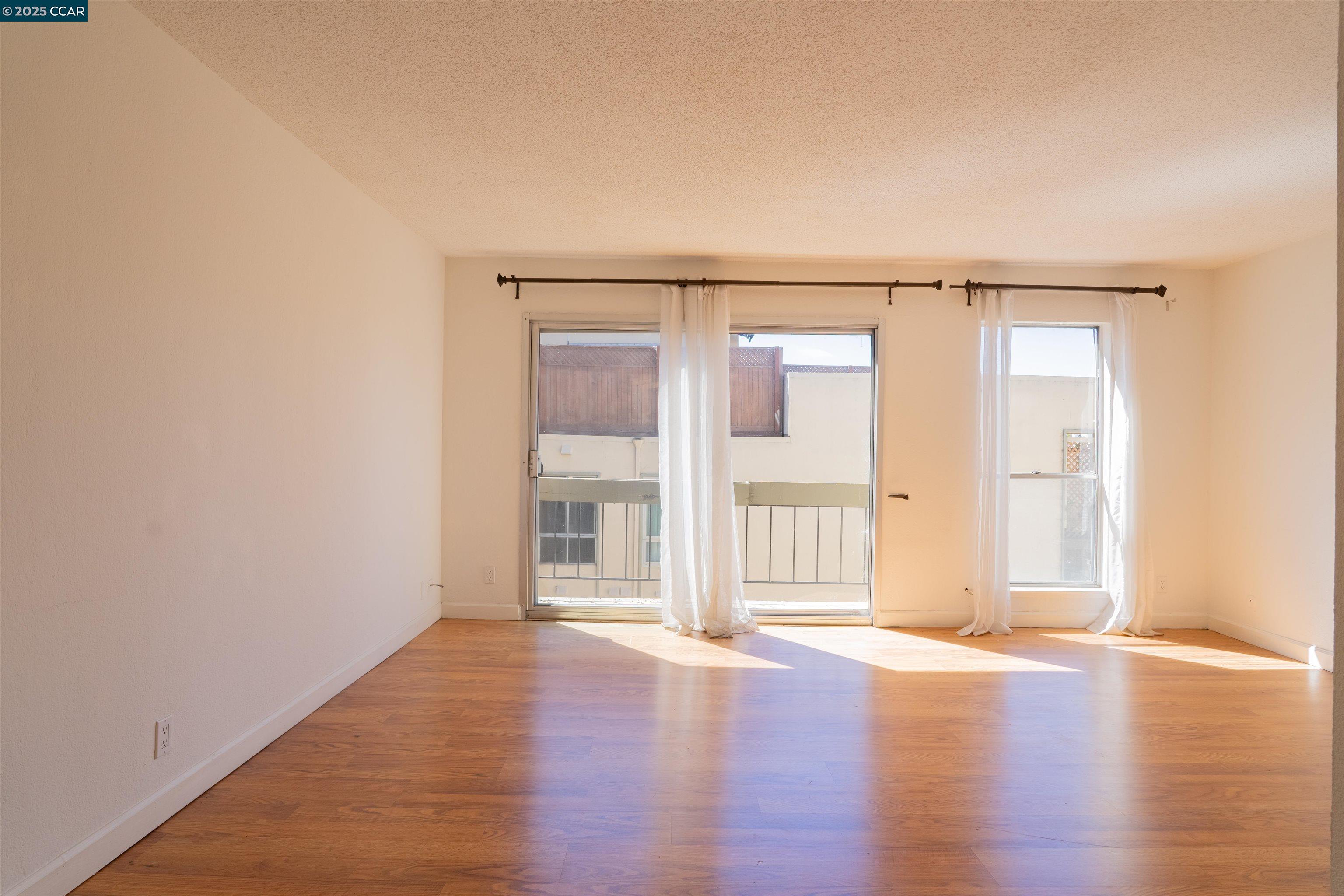 Detail Gallery Image 5 of 26 For 466 Crescent St #306,  Oakland,  CA 94610 - 1 Beds | 1 Baths