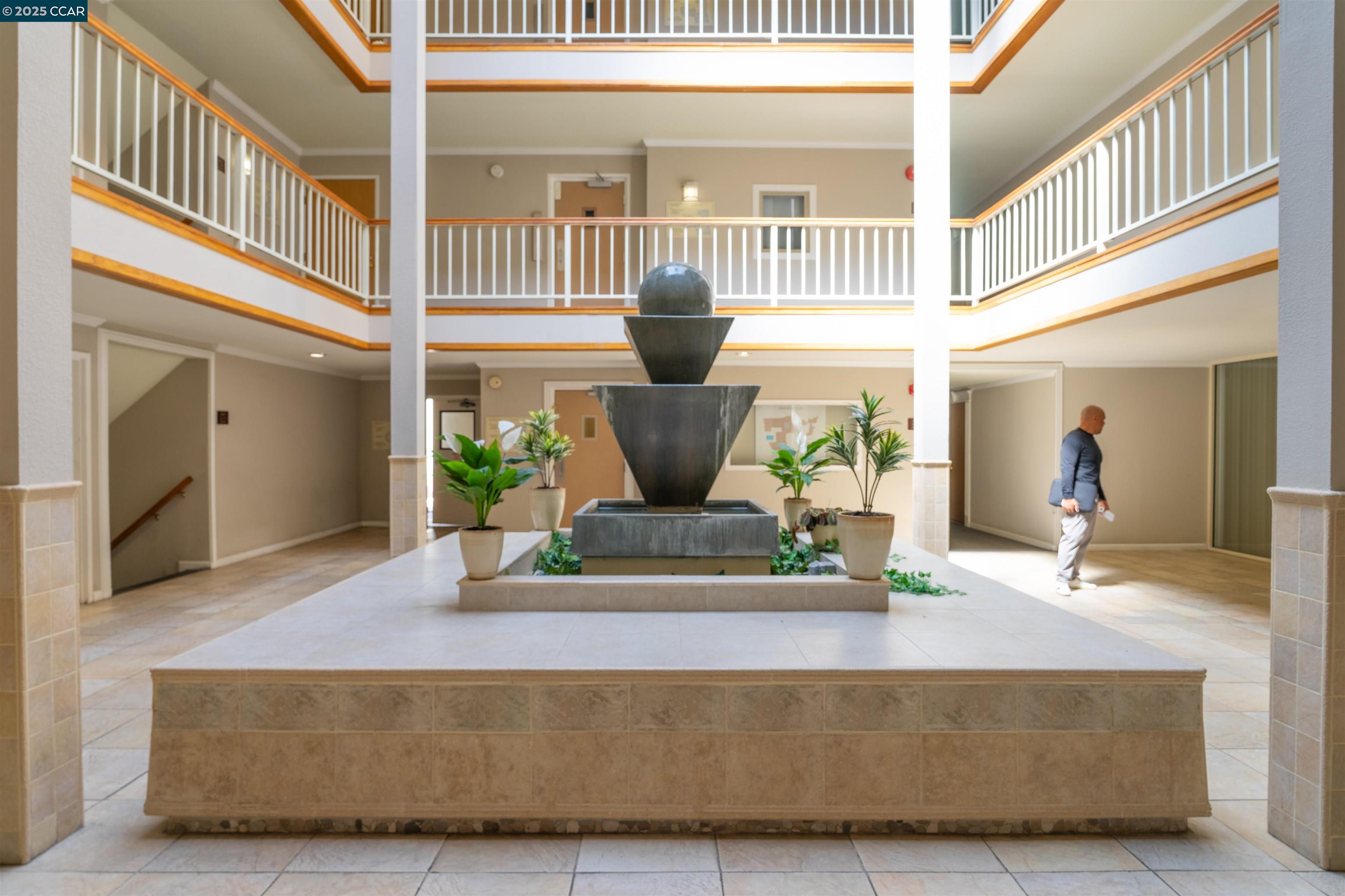 Detail Gallery Image 6 of 26 For 466 Crescent St #306,  Oakland,  CA 94610 - 1 Beds | 1 Baths