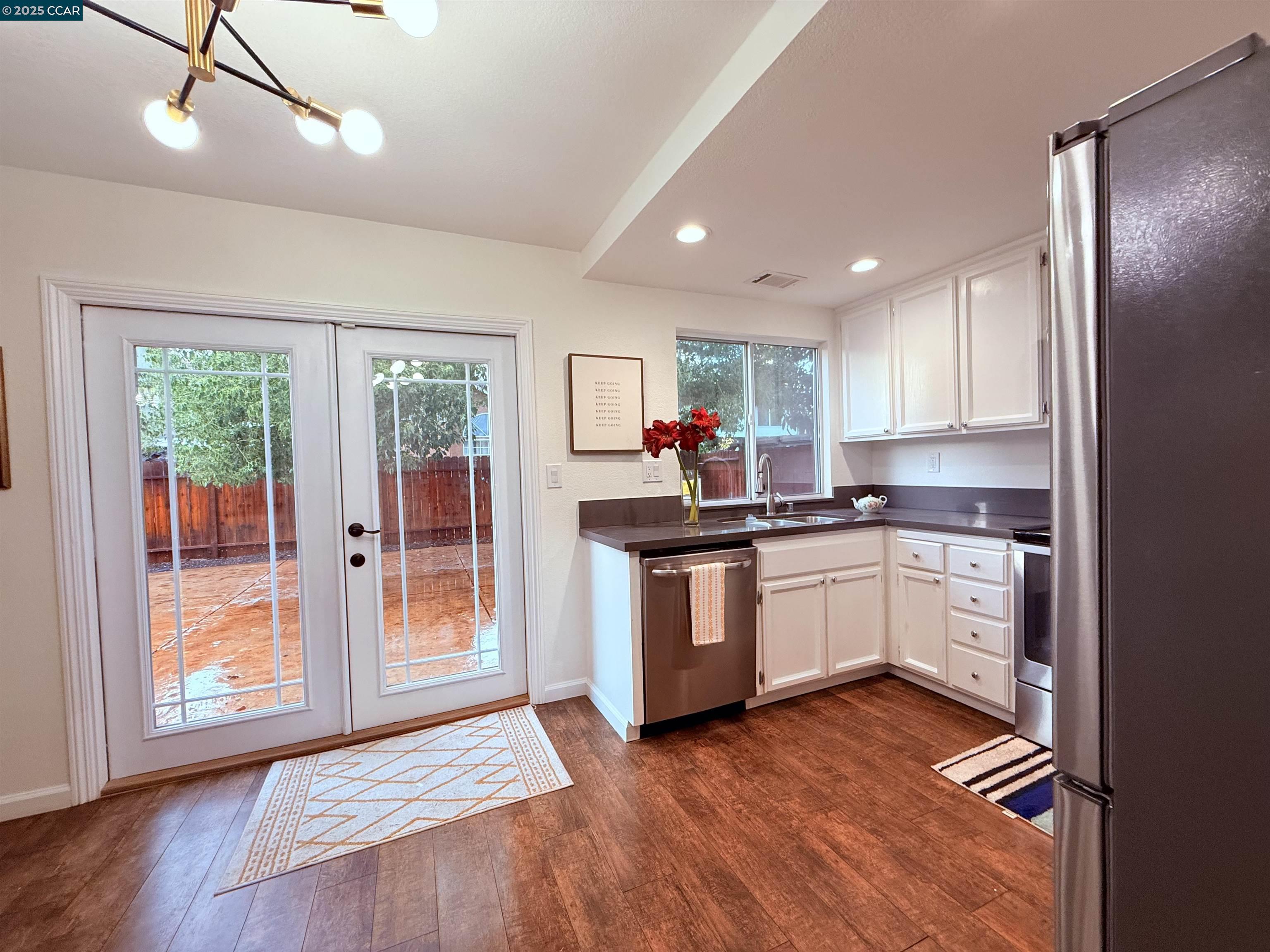 Detail Gallery Image 11 of 37 For 360 Gull Pl, Pittsburg,  CA 94565 - 4 Beds | 3 Baths