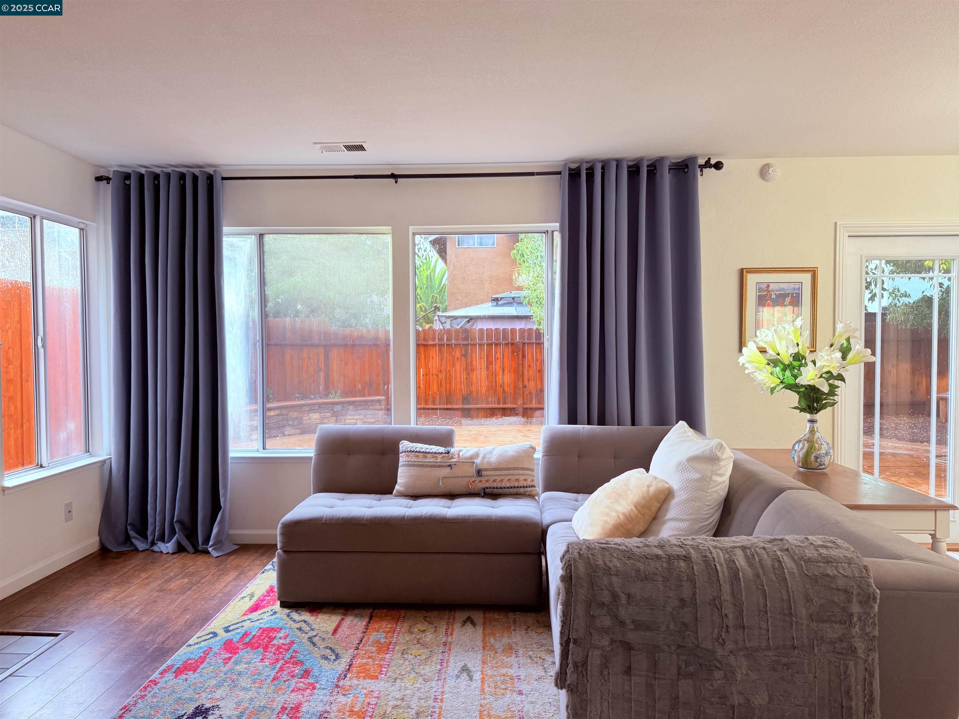 Detail Gallery Image 7 of 37 For 360 Gull Pl, Pittsburg,  CA 94565 - 4 Beds | 3 Baths