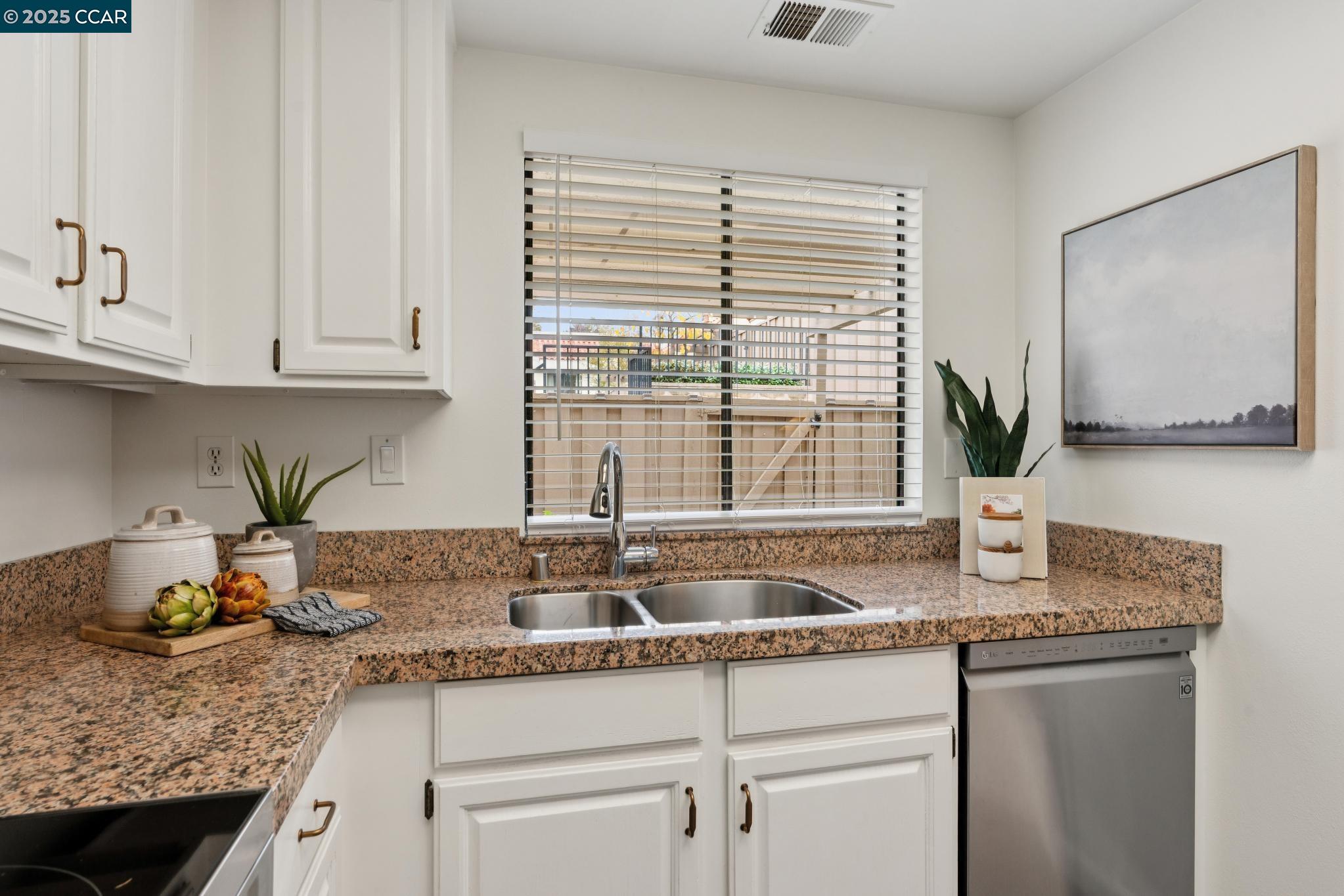 Detail Gallery Image 14 of 38 For 312 Preakness Court, Walnut Creek,  CA 94597 - 3 Beds | 2/1 Baths