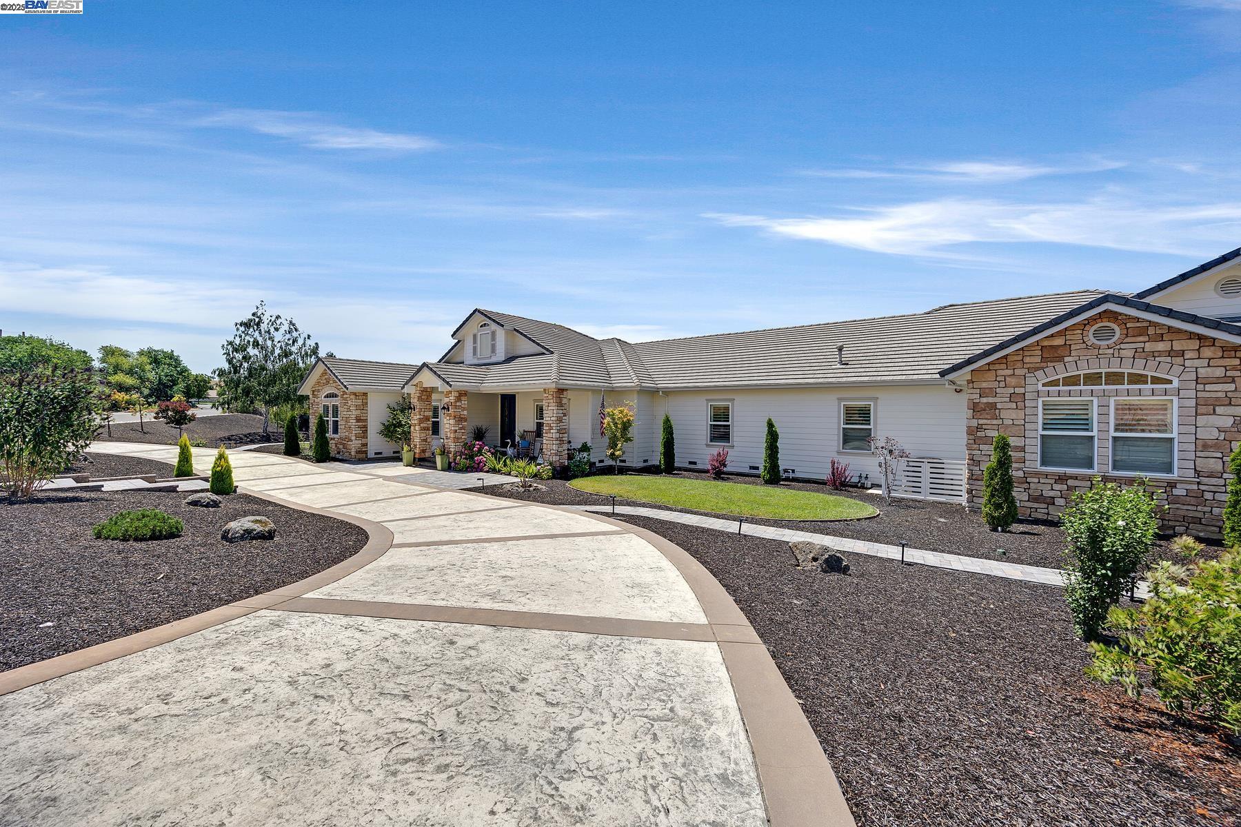 Detail Gallery Image 4 of 60 For 6315 Club House Dr, Pleasanton,  CA 94566-9867 - 4 Beds | 3/2 Baths