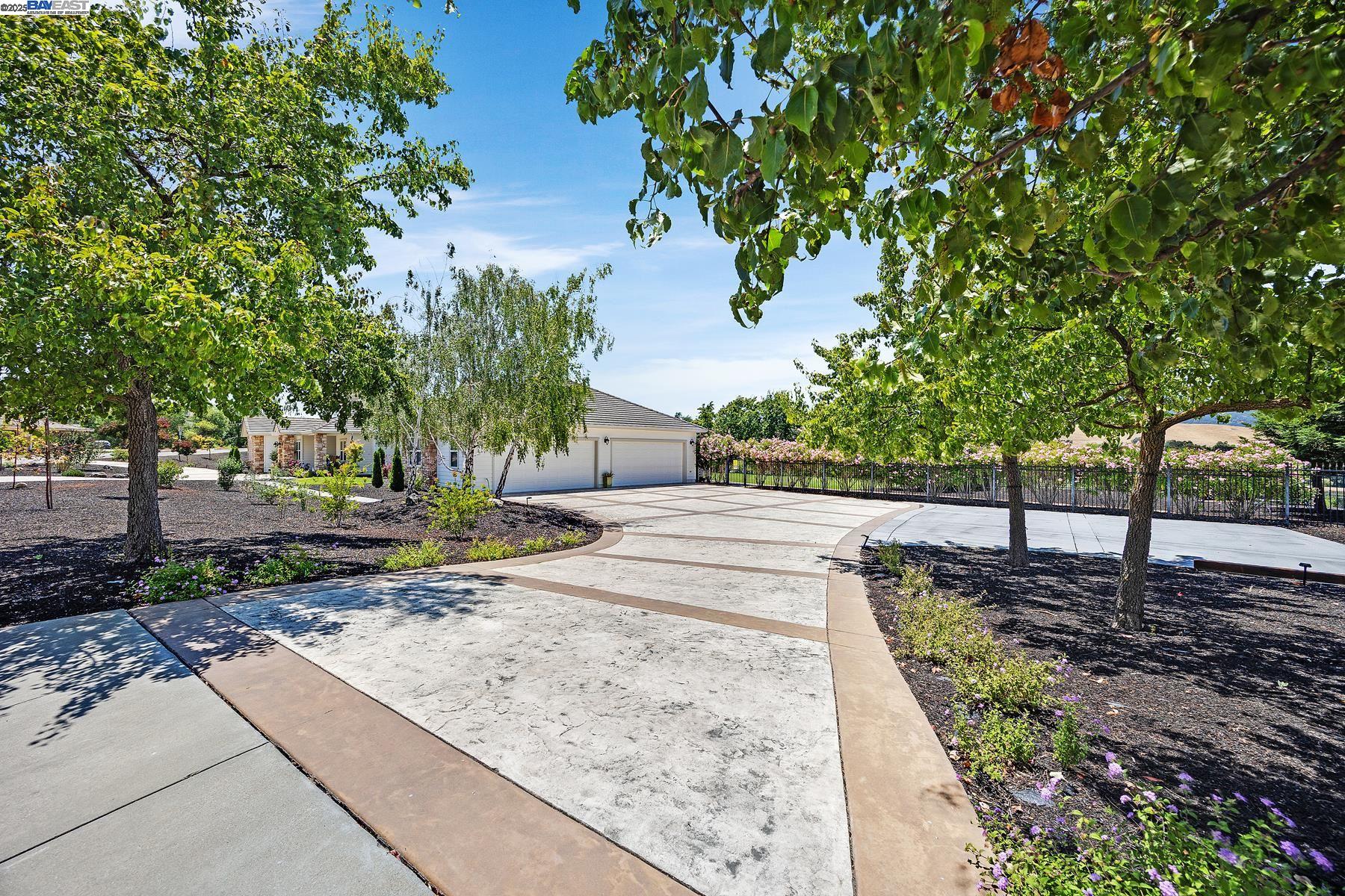 Detail Gallery Image 5 of 60 For 6315 Club House Dr, Pleasanton,  CA 94566-9867 - 4 Beds | 3/2 Baths