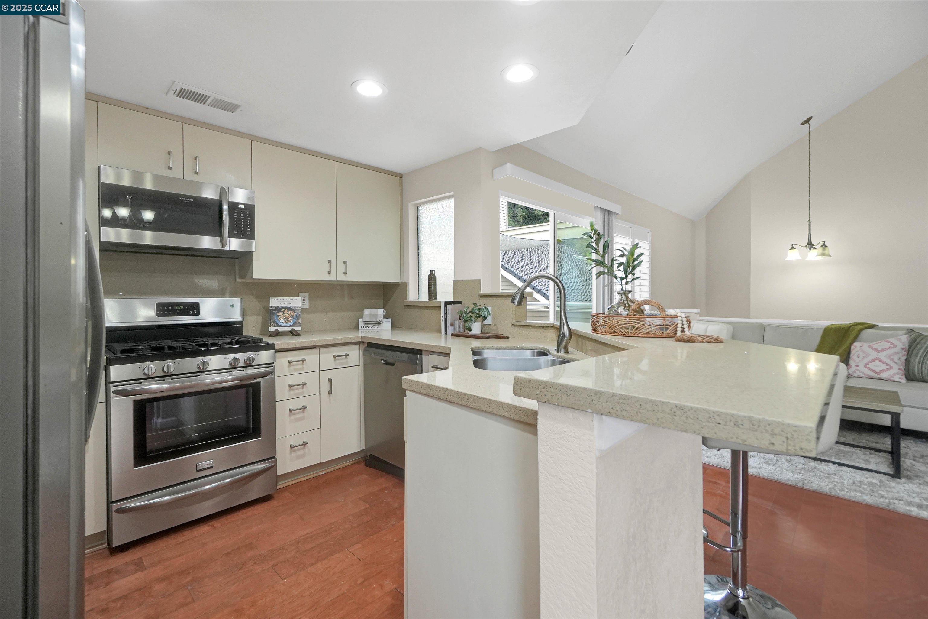 Detail Gallery Image 22 of 43 For 408 Lighthouse Ct, Hercules,  CA 94547 - 1 Beds | 1 Baths