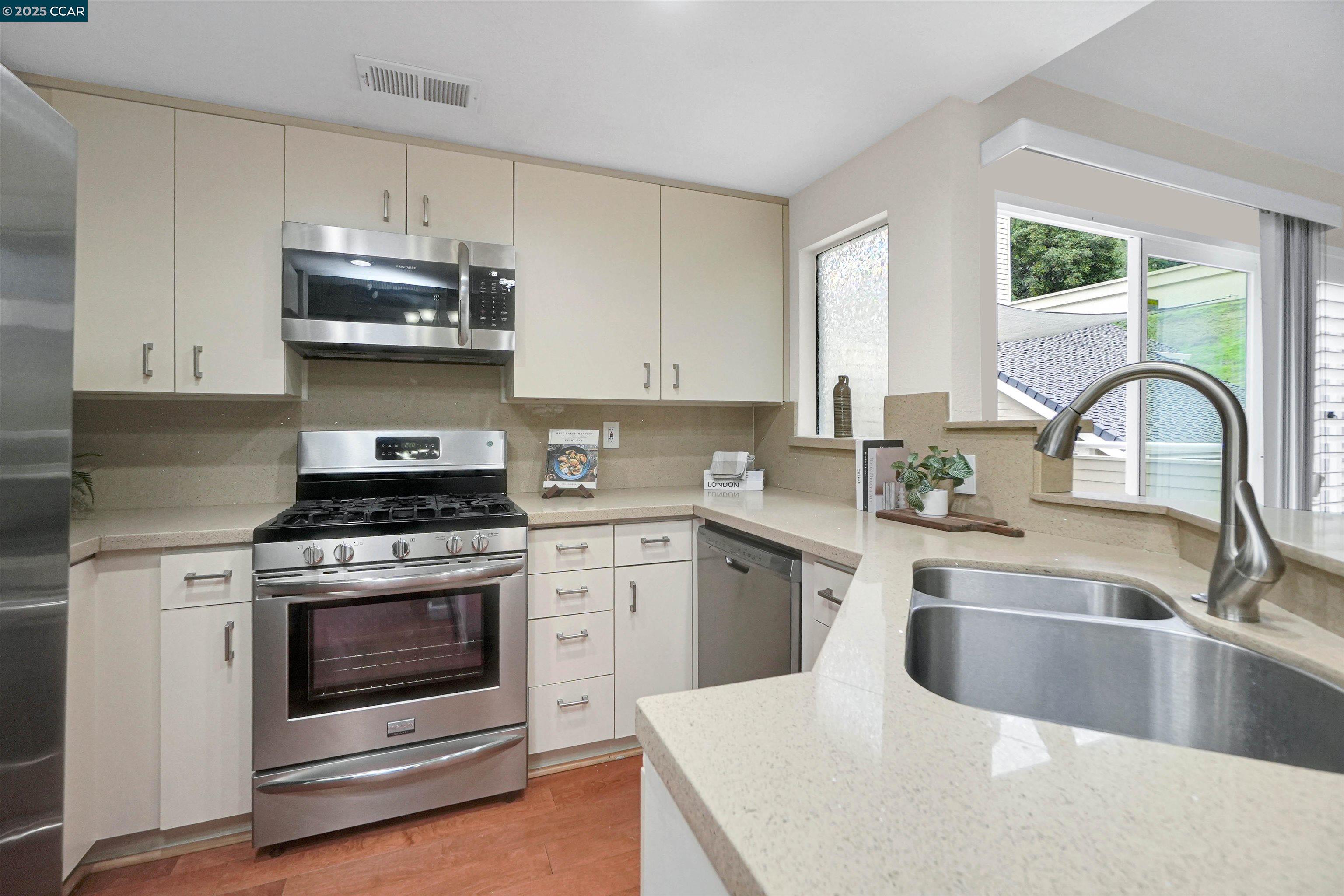 Detail Gallery Image 23 of 43 For 408 Lighthouse Ct, Hercules,  CA 94547 - 1 Beds | 1 Baths