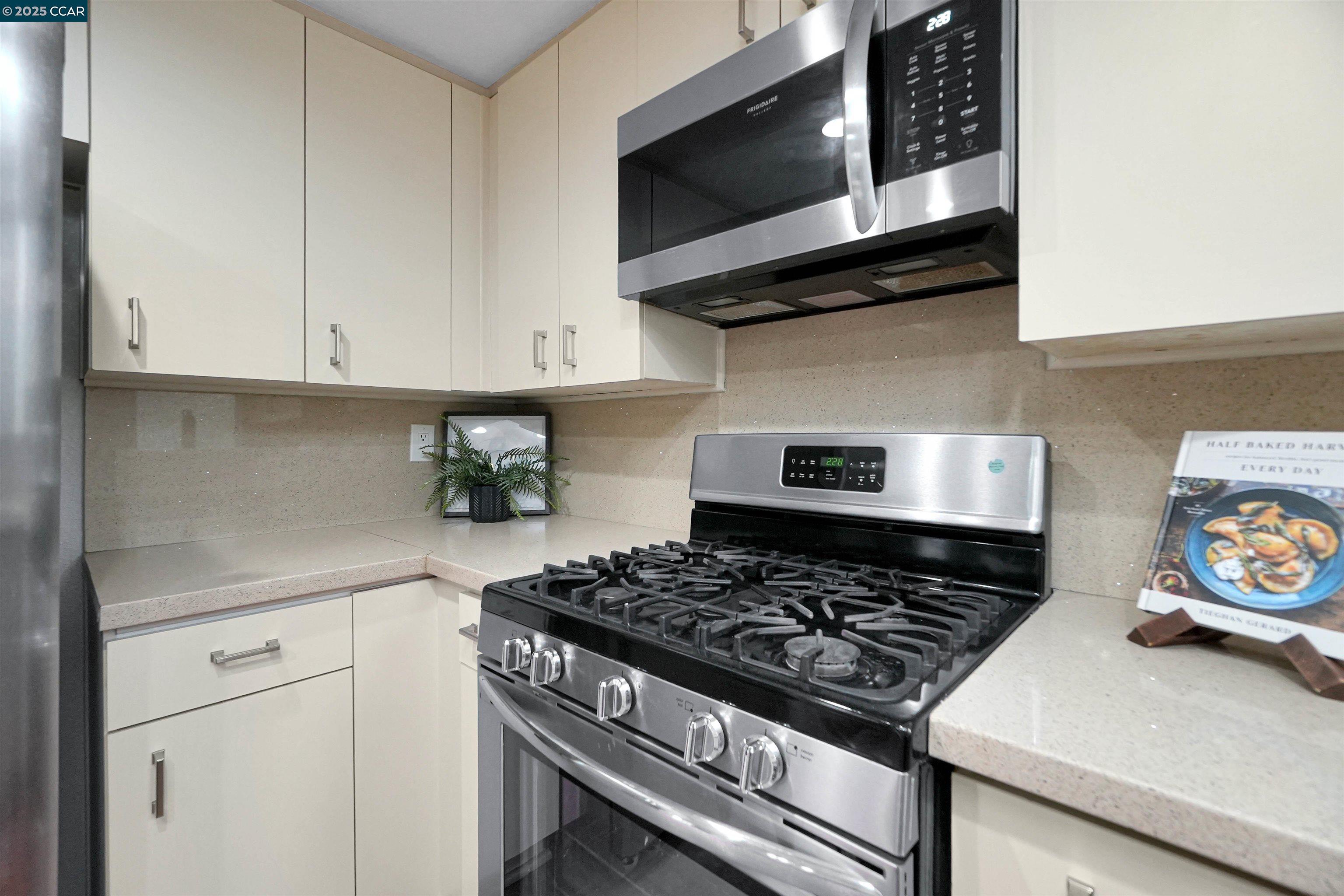 Detail Gallery Image 25 of 43 For 408 Lighthouse Ct, Hercules,  CA 94547 - 1 Beds | 1 Baths