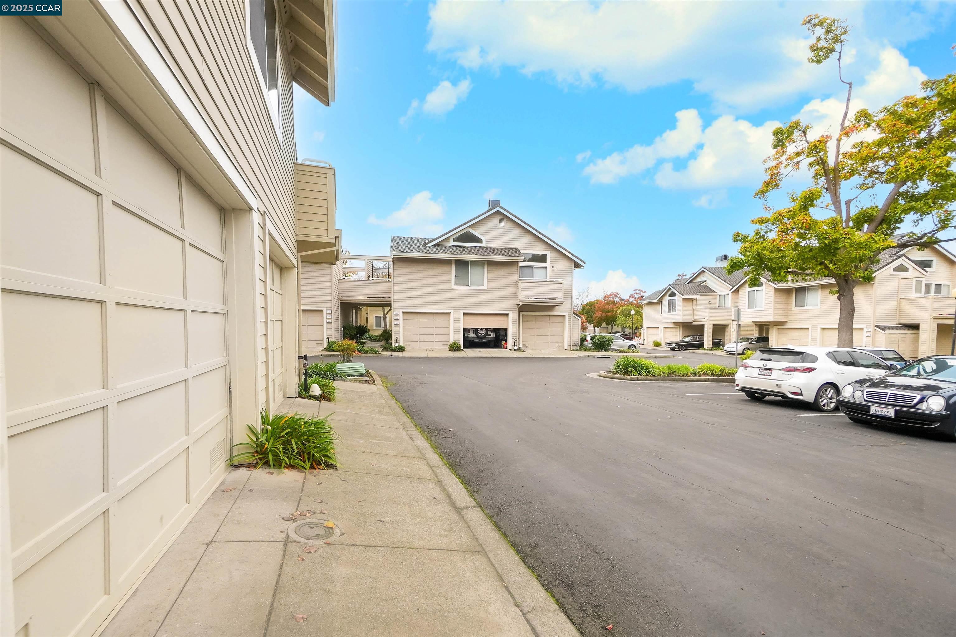 Detail Gallery Image 4 of 43 For 408 Lighthouse Ct, Hercules,  CA 94547 - 1 Beds | 1 Baths