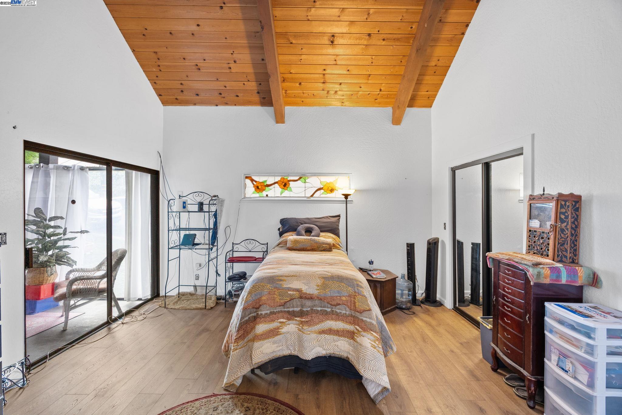 Detail Gallery Image 11 of 30 For 3660 Oak Knoll Blvd, Oakland,  CA 94605 - 4 Beds | 3 Baths