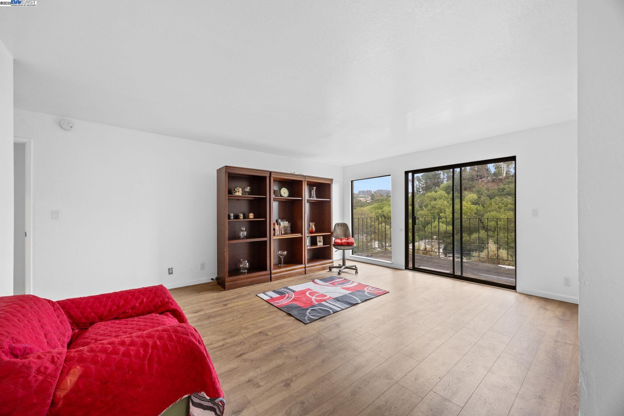 Detail Gallery Image 16 of 30 For 3660 Oak Knoll Blvd, Oakland,  CA 94605 - 4 Beds | 3 Baths