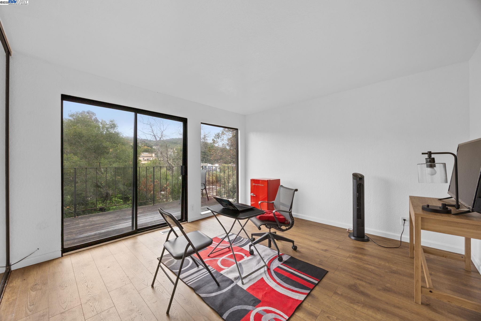 Detail Gallery Image 17 of 30 For 3660 Oak Knoll Blvd, Oakland,  CA 94605 - 4 Beds | 3 Baths