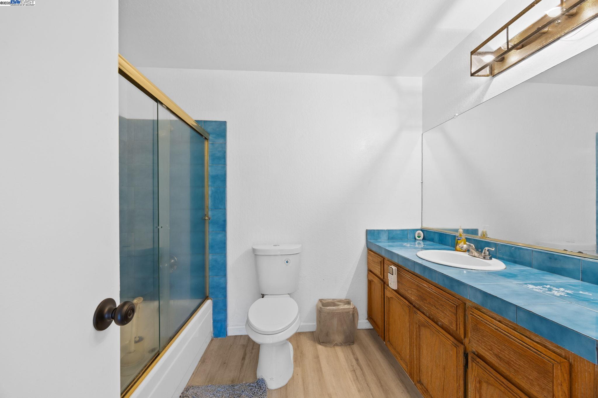 Detail Gallery Image 18 of 30 For 3660 Oak Knoll Blvd, Oakland,  CA 94605 - 4 Beds | 3 Baths