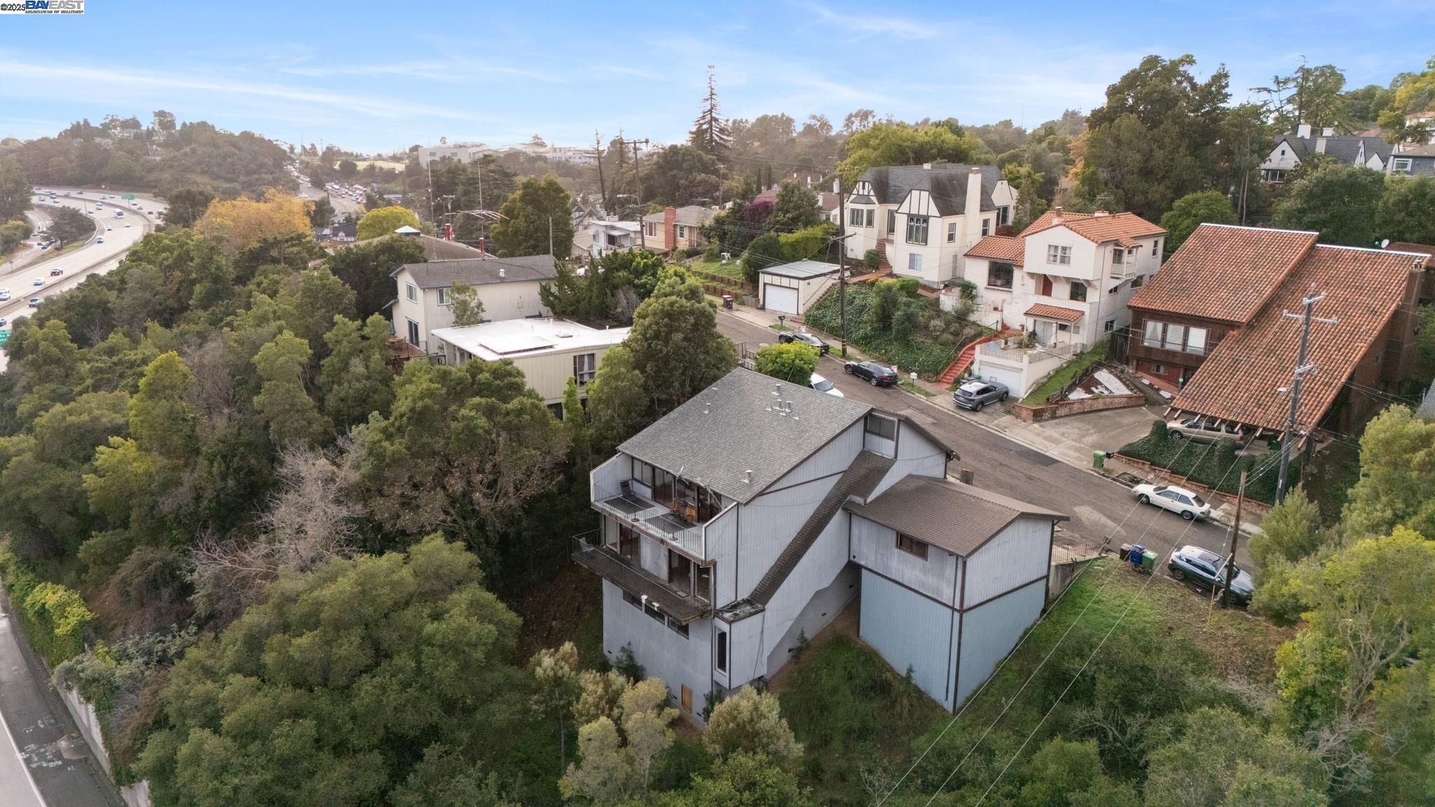 Detail Gallery Image 3 of 30 For 3660 Oak Knoll Blvd, Oakland,  CA 94605 - 4 Beds | 3 Baths