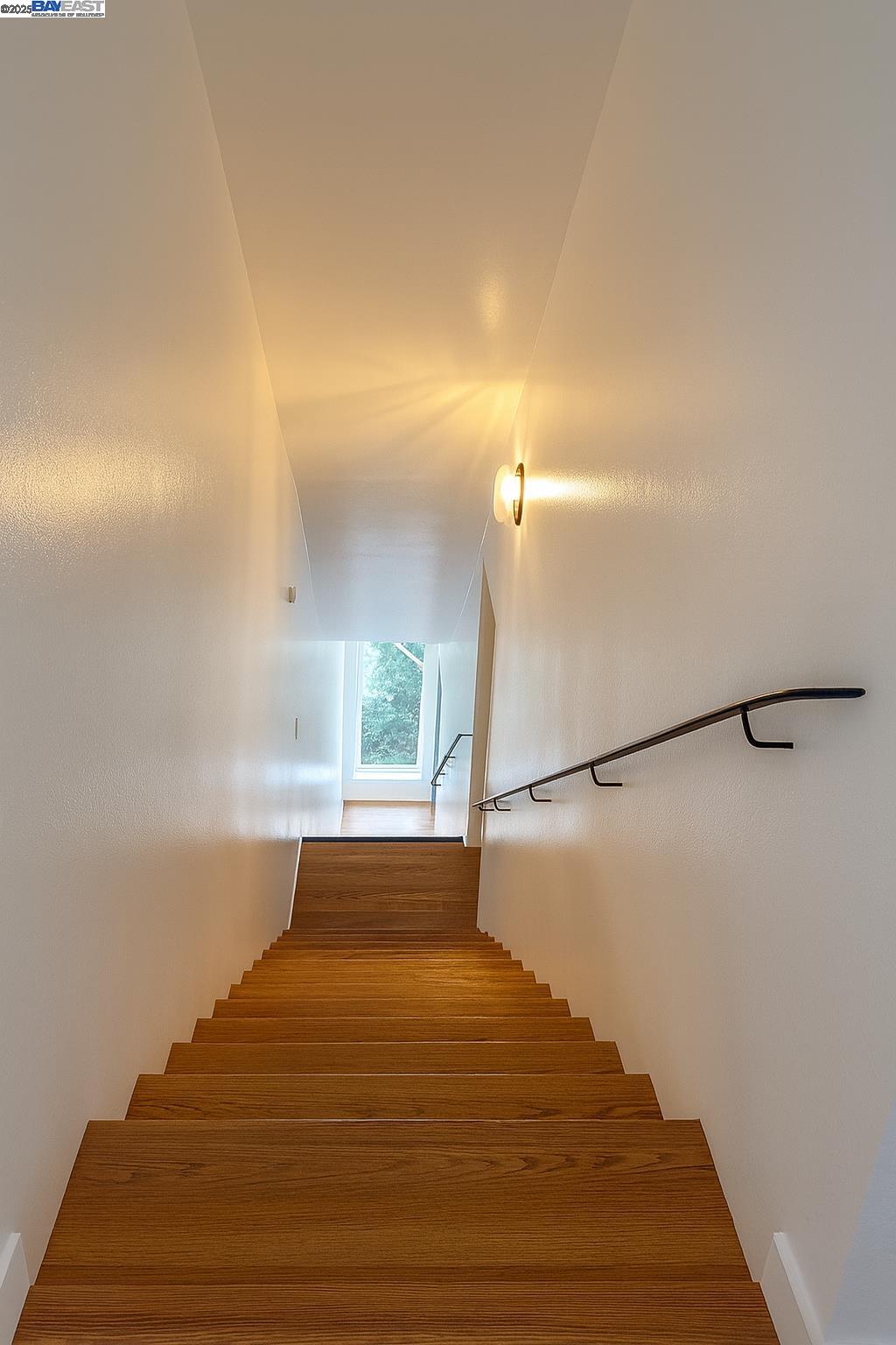 Detail Gallery Image 5 of 30 For 3660 Oak Knoll Blvd, Oakland,  CA 94605 - 4 Beds | 3 Baths