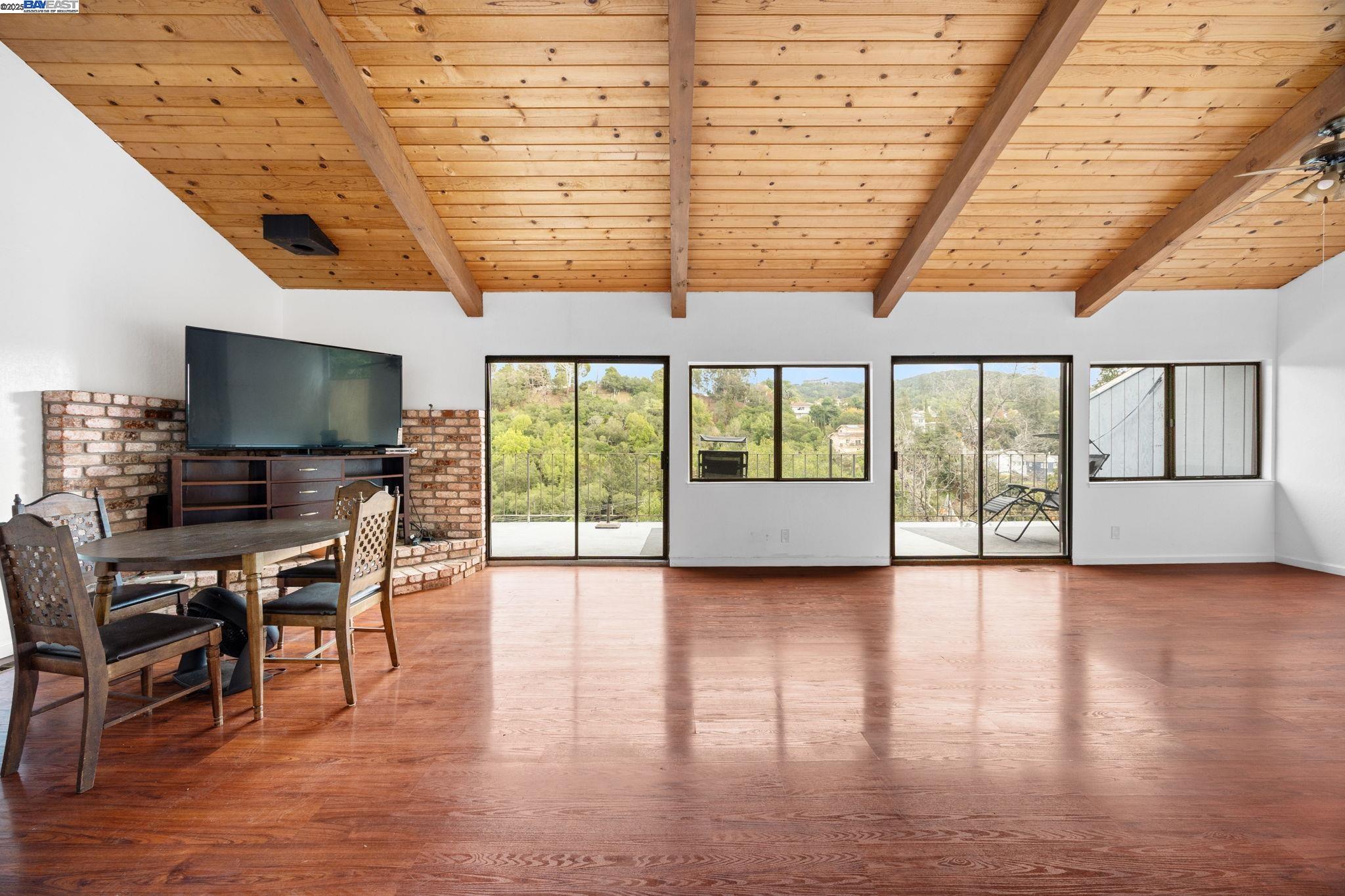 Detail Gallery Image 6 of 30 For 3660 Oak Knoll Blvd, Oakland,  CA 94605 - 4 Beds | 3 Baths