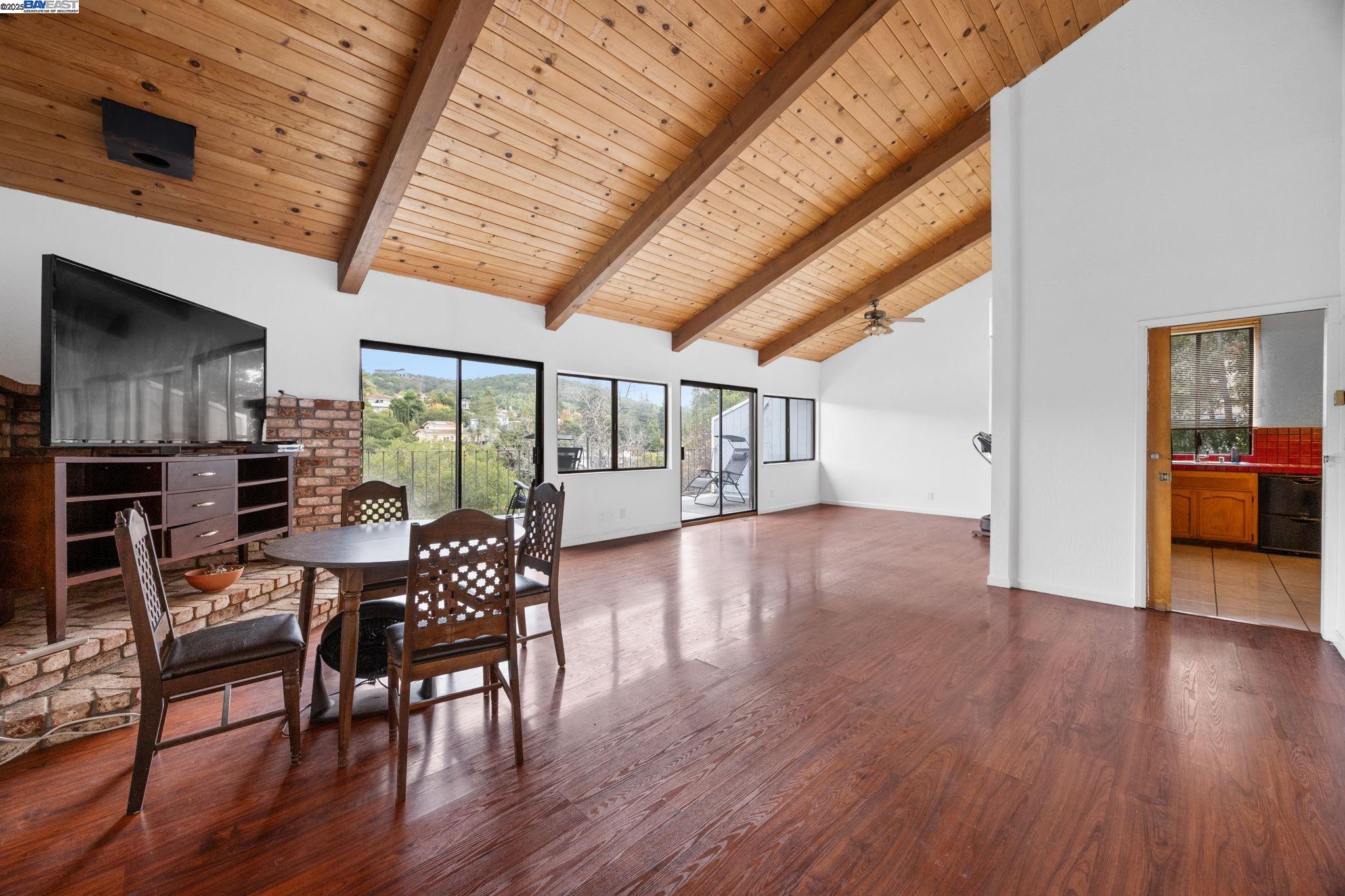 Detail Gallery Image 7 of 30 For 3660 Oak Knoll Blvd, Oakland,  CA 94605 - 4 Beds | 3 Baths