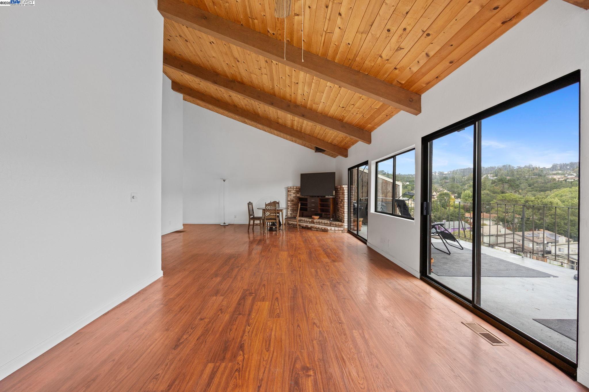 Detail Gallery Image 8 of 30 For 3660 Oak Knoll Blvd, Oakland,  CA 94605 - 4 Beds | 3 Baths