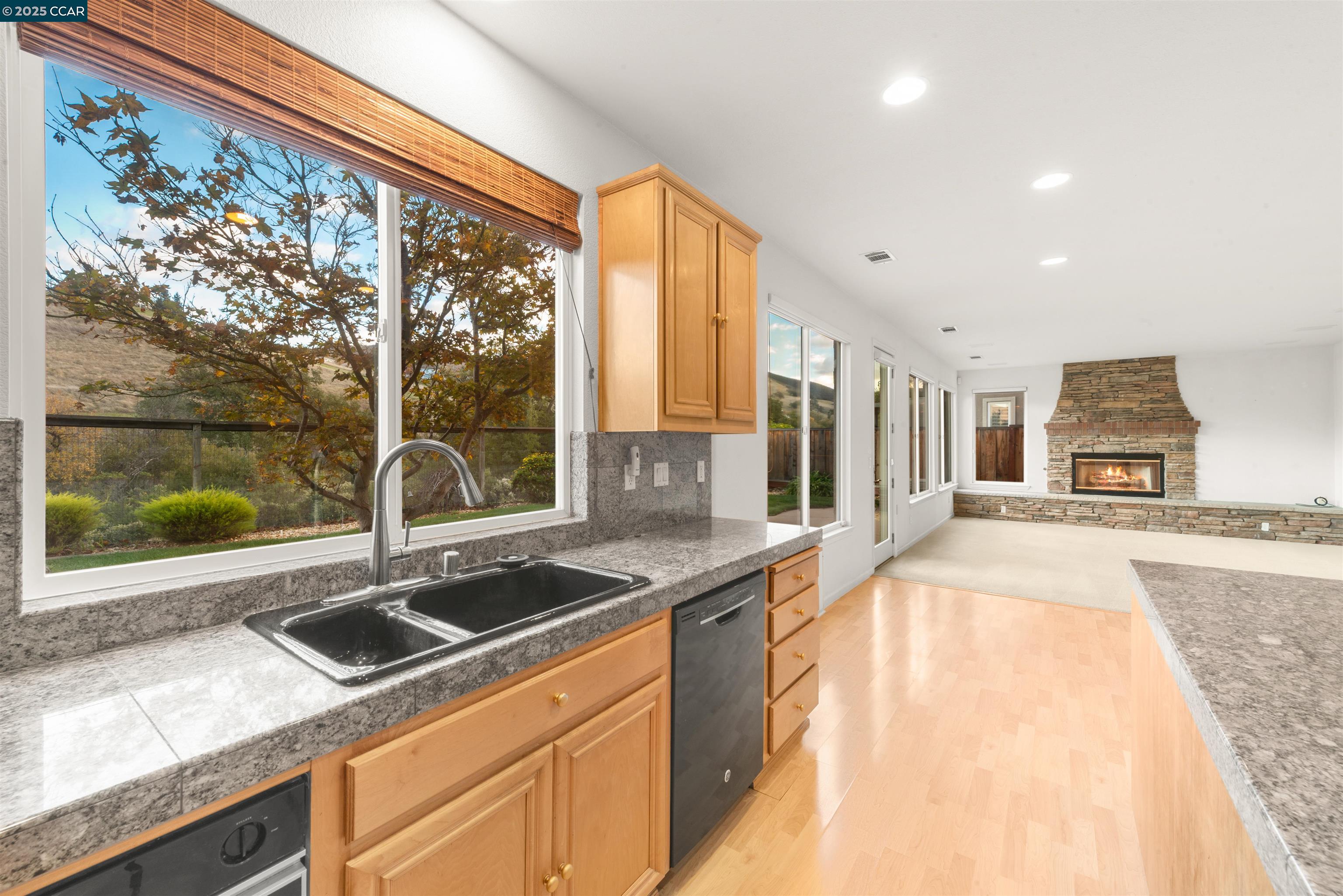 Detail Gallery Image 14 of 58 For 1012 Barkwood Ct, Concord,  CA 94521 - 5 Beds | 3/1 Baths