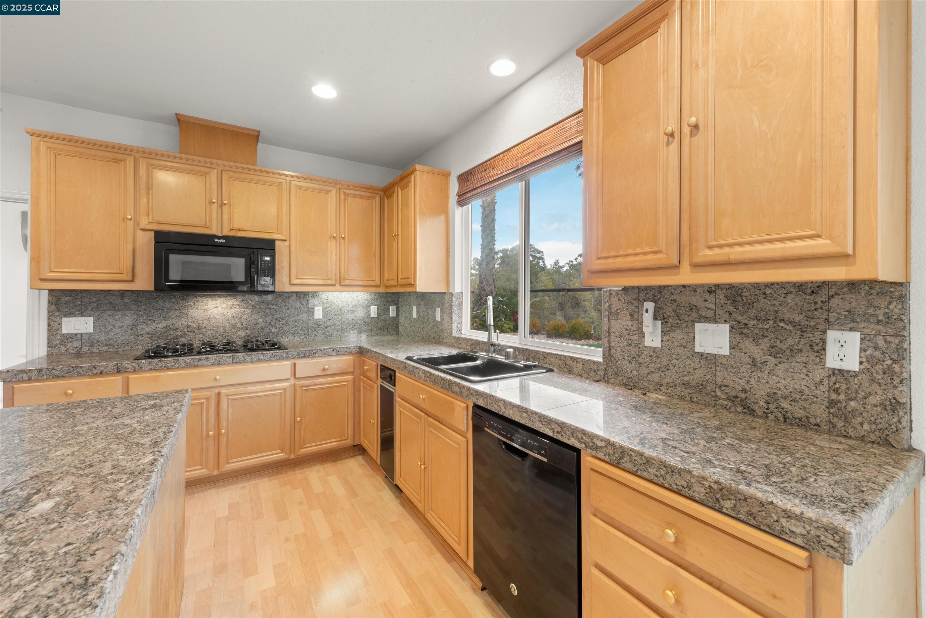 Detail Gallery Image 15 of 58 For 1012 Barkwood Ct, Concord,  CA 94521 - 5 Beds | 3/1 Baths