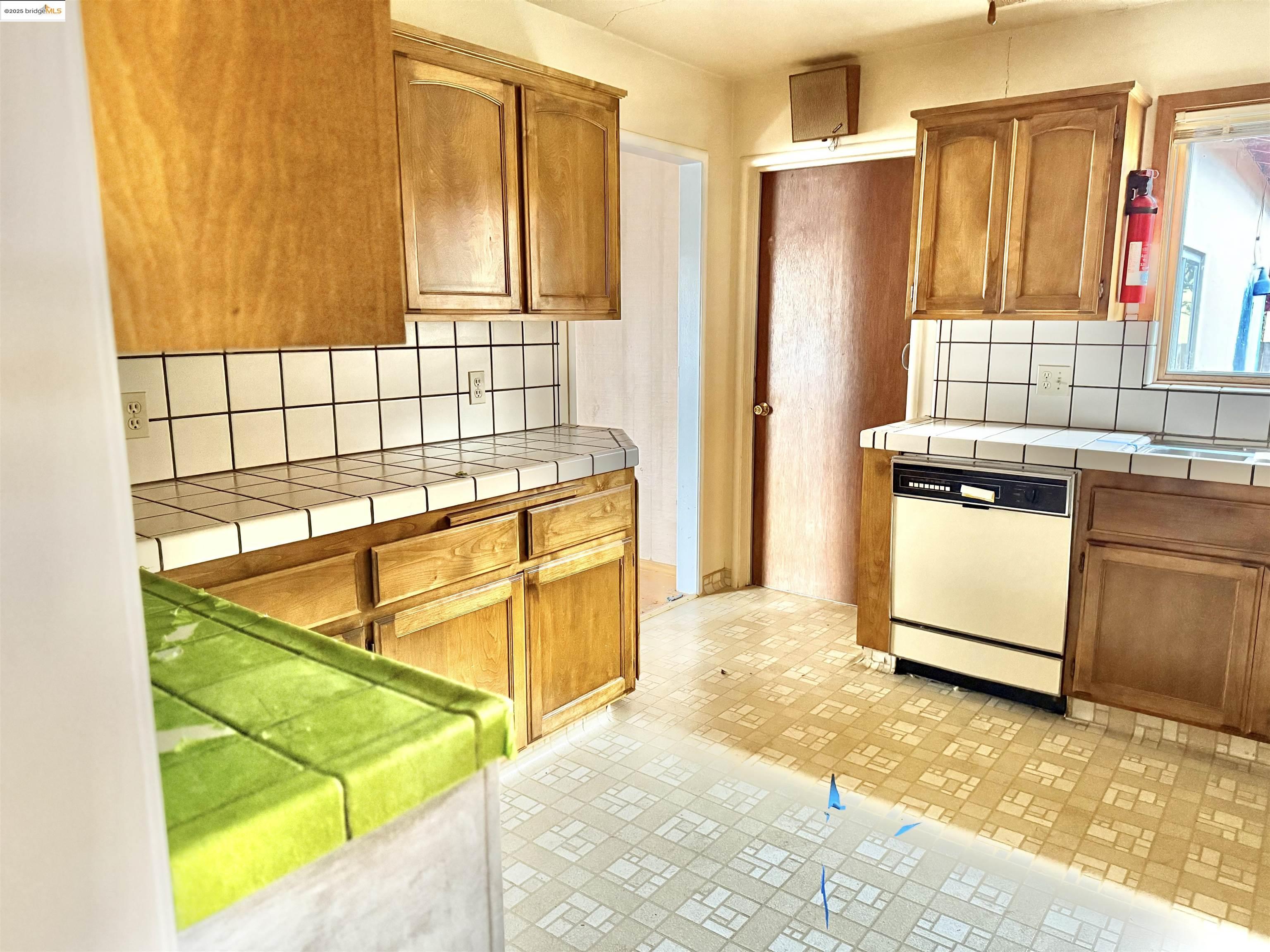 Detail Gallery Image 9 of 19 For 949 Flores Way, Rio Vista,  CA 94571 - 3 Beds | 1/1 Baths