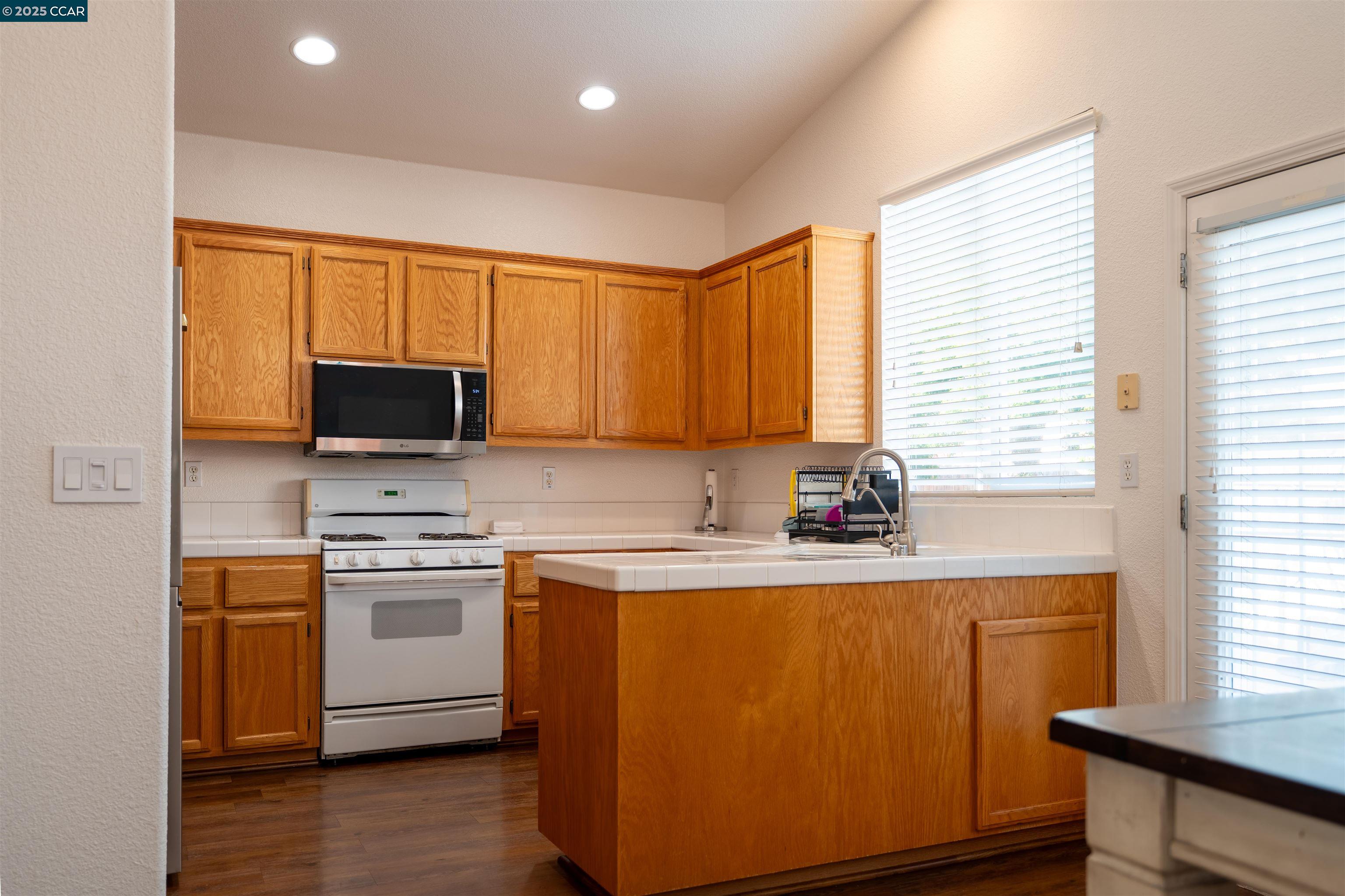 Detail Gallery Image 8 of 18 For 686 Anderson Way, Rio Vista,  CA 94571 - 3 Beds | 2 Baths