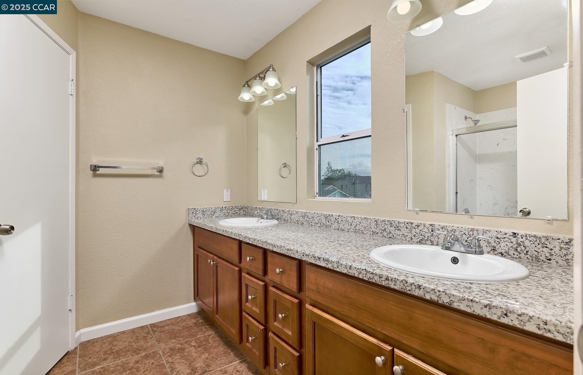 Detail Gallery Image 11 of 25 For 339 Fall Cir, Oakley,  CA 94561 - 4 Beds | 2/1 Baths