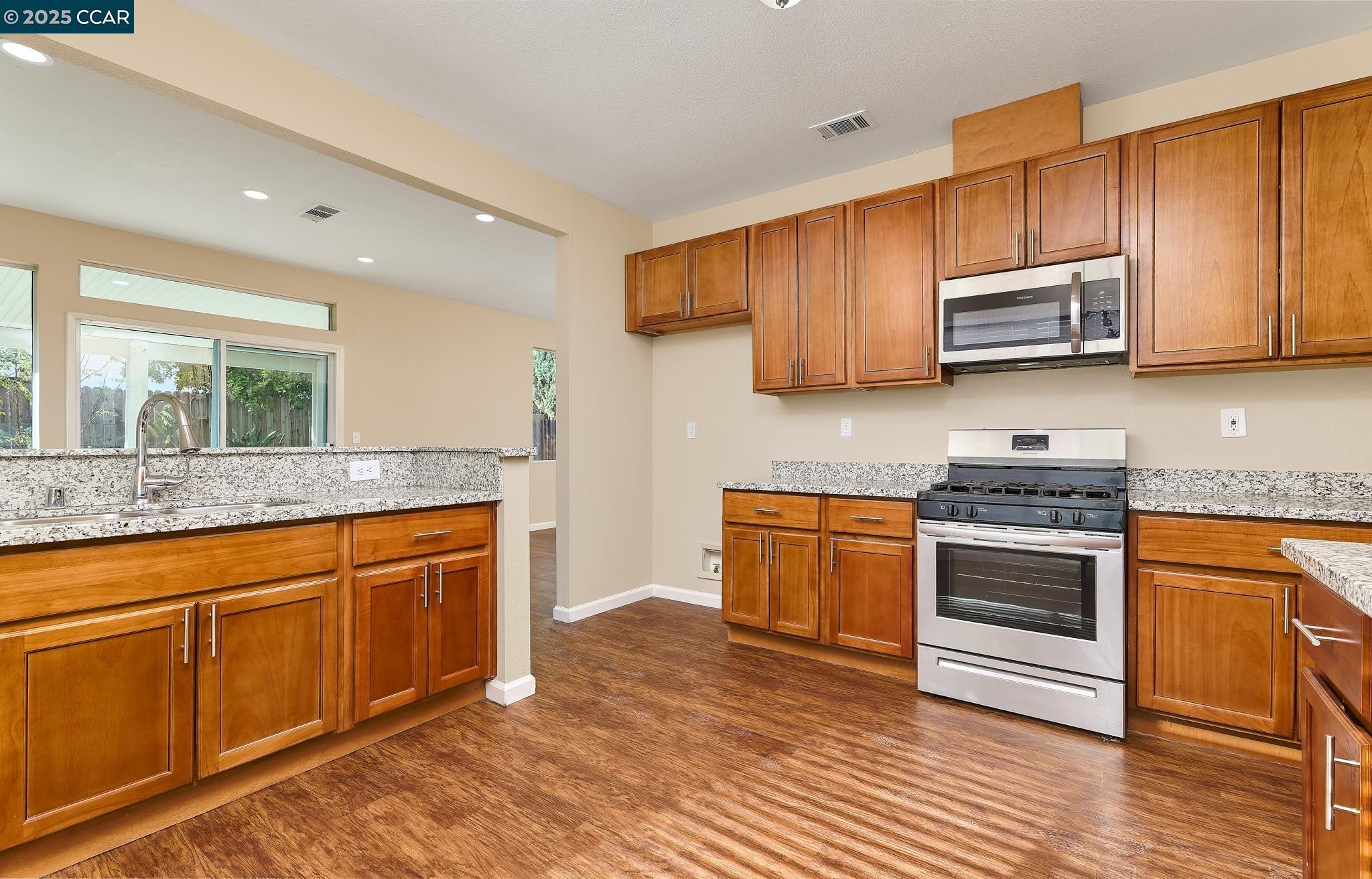 Detail Gallery Image 3 of 25 For 339 Fall Cir, Oakley,  CA 94561 - 4 Beds | 2/1 Baths