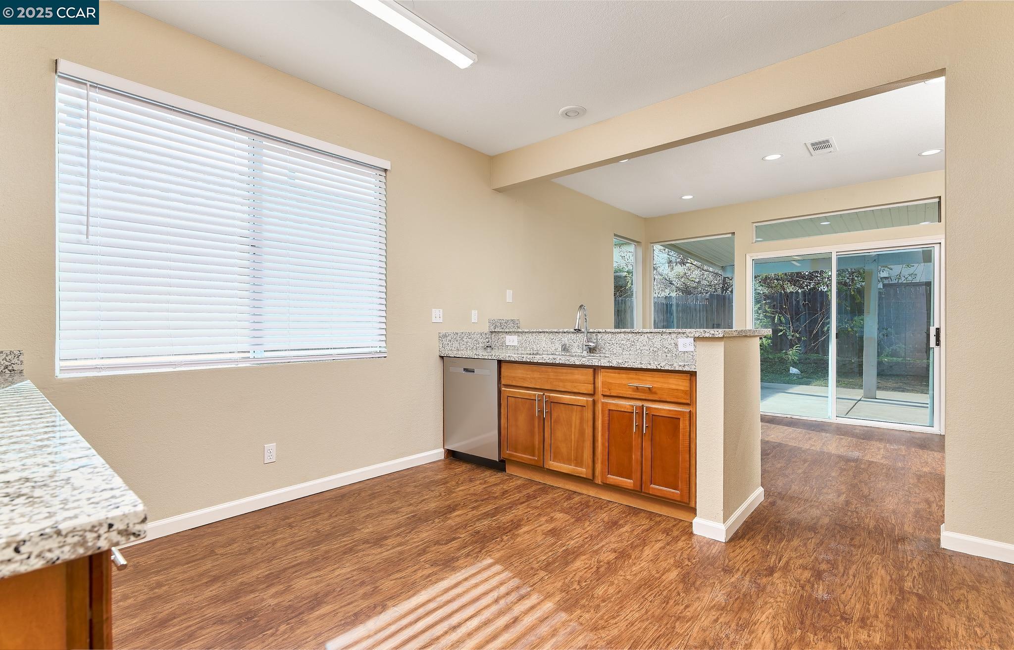 Detail Gallery Image 5 of 25 For 339 Fall Cir, Oakley,  CA 94561 - 4 Beds | 2/1 Baths