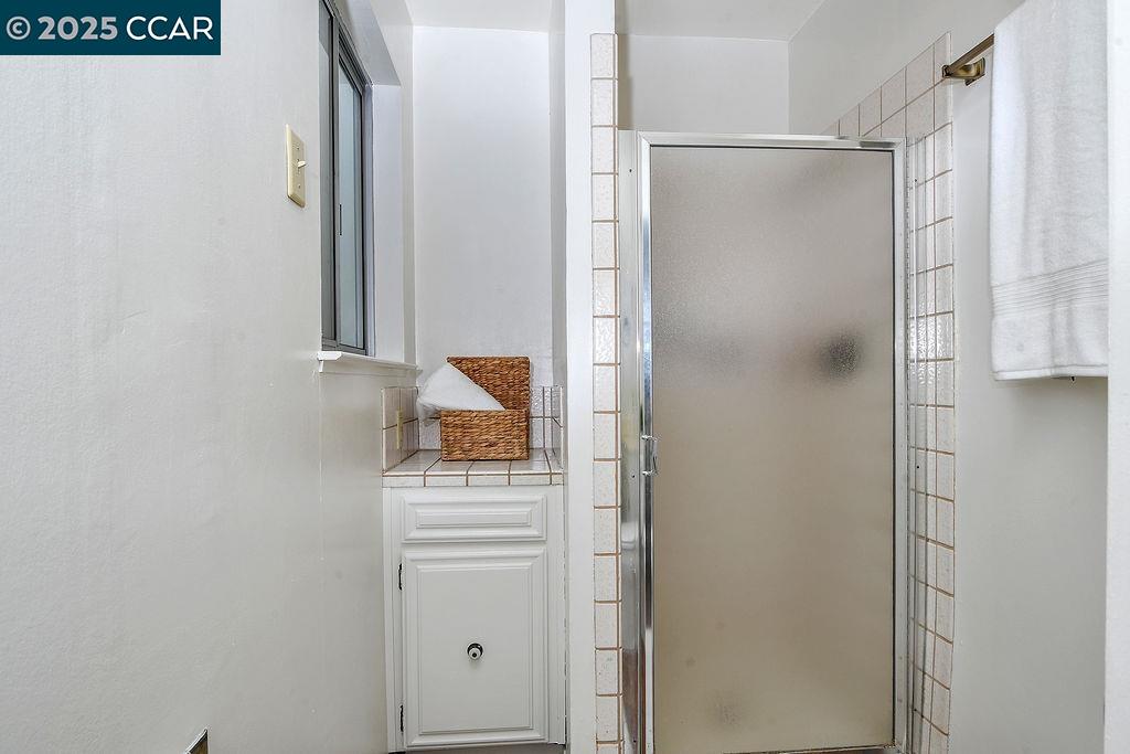 Detail Gallery Image 27 of 38 For 19061 Gliddon Street, Castro Valley,  CA 94546 - 3 Beds | 2 Baths