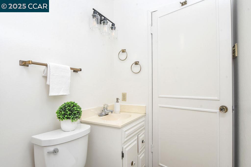 Detail Gallery Image 28 of 38 For 19061 Gliddon Street, Castro Valley,  CA 94546 - 3 Beds | 2 Baths