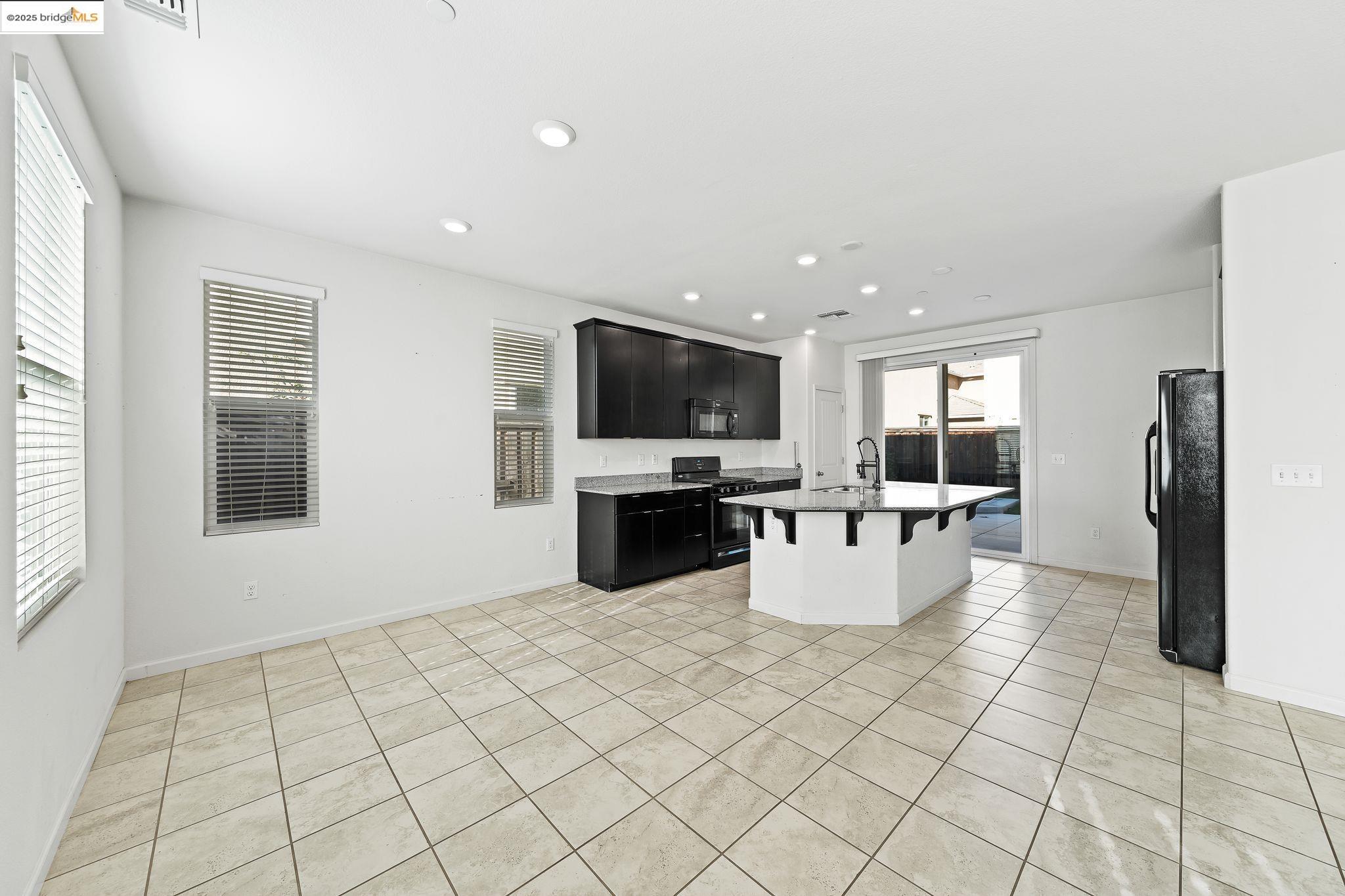 Detail Gallery Image 11 of 46 For 2249 Novi Dr, Riverbank,  CA 95367 - 3 Beds | 2/1 Baths