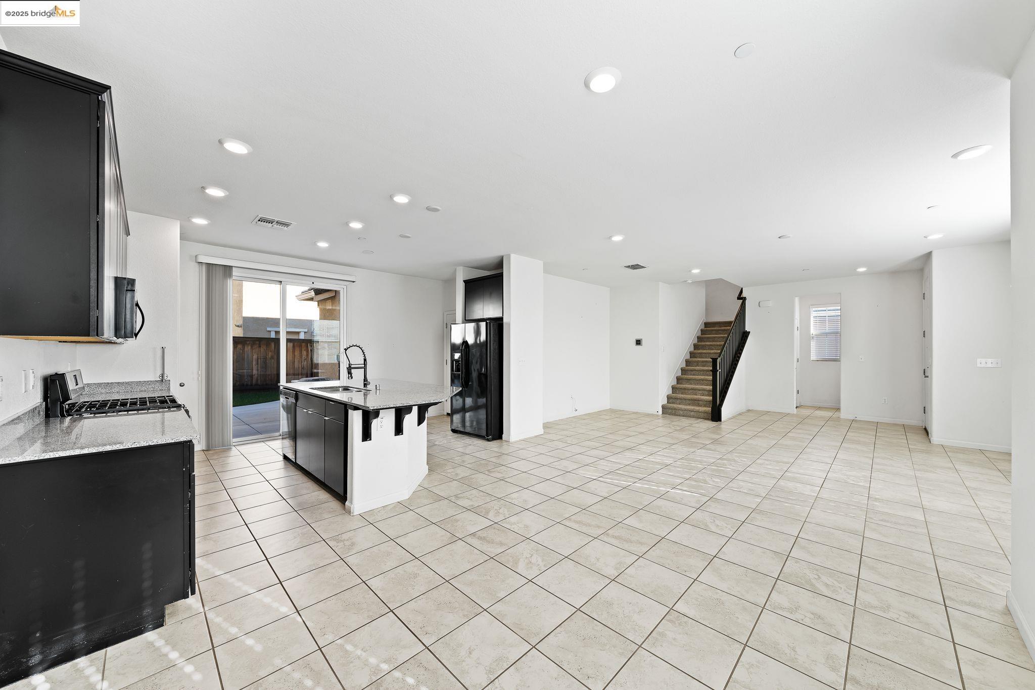 Detail Gallery Image 12 of 46 For 2249 Novi Dr, Riverbank,  CA 95367 - 3 Beds | 2/1 Baths