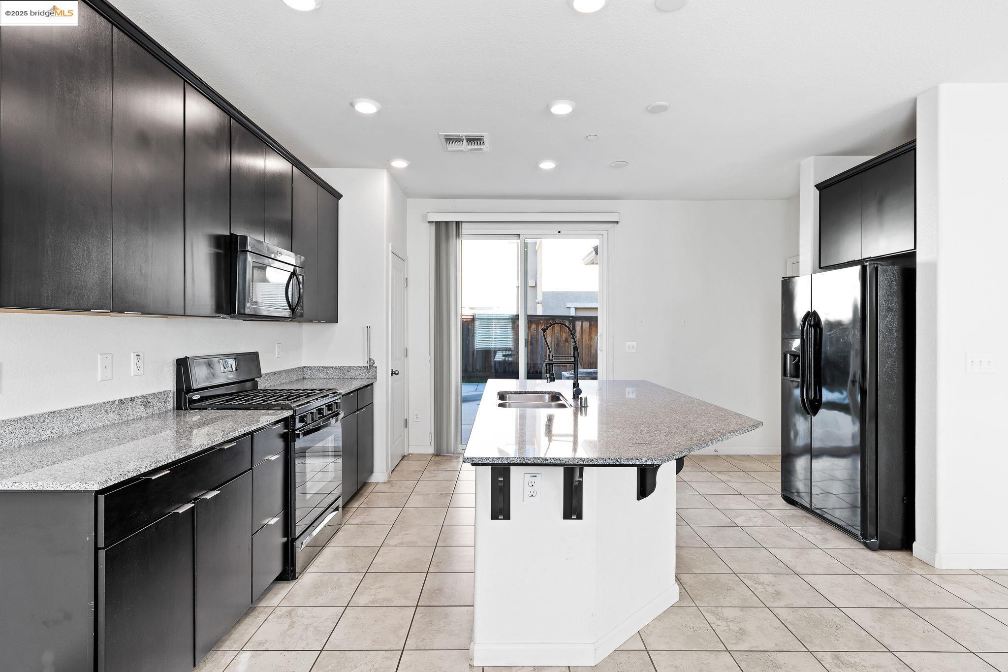 Detail Gallery Image 13 of 46 For 2249 Novi Dr, Riverbank,  CA 95367 - 3 Beds | 2/1 Baths